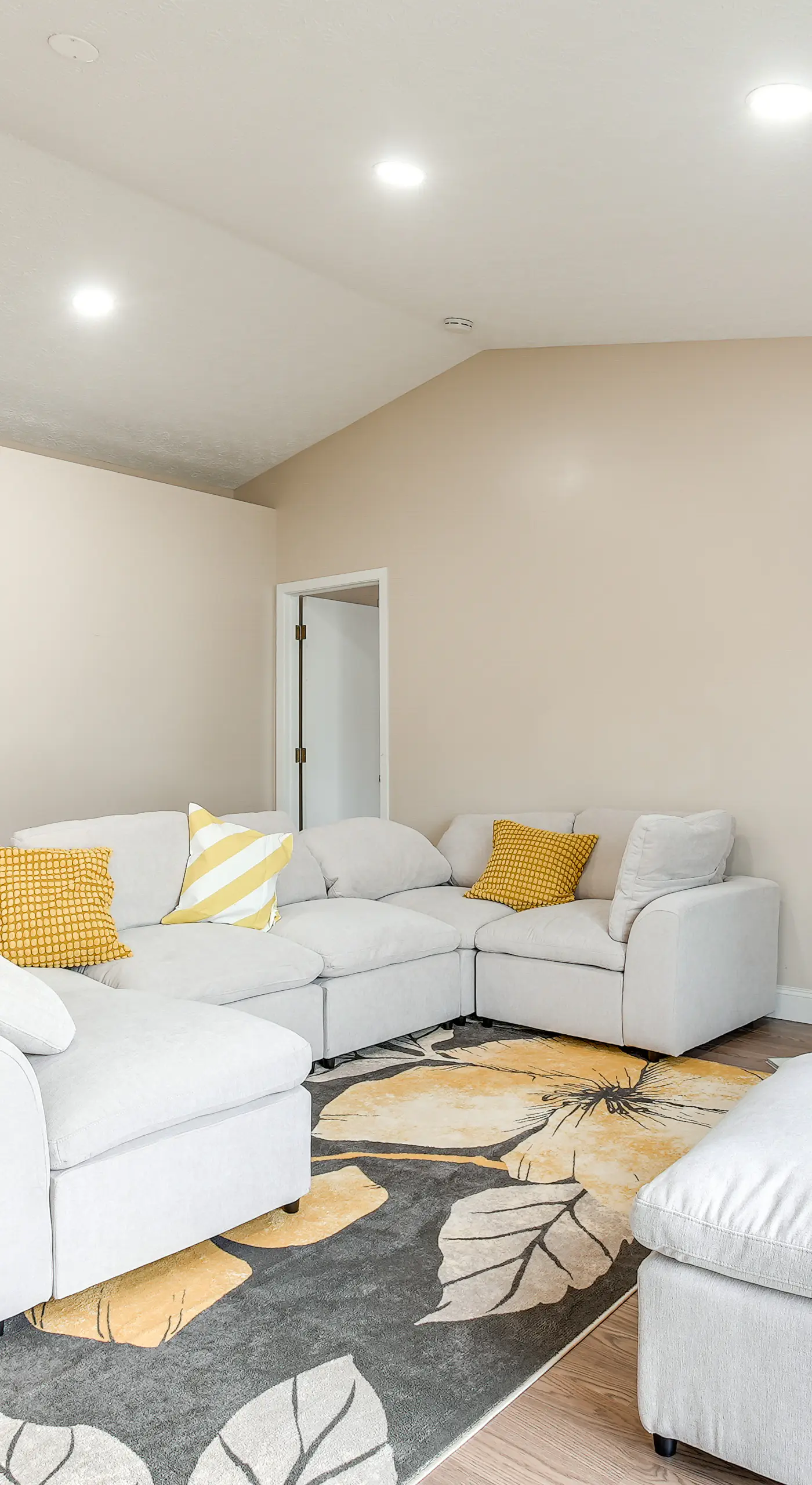 8 Mi to Downtown: Pet-Friendly Columbus Home