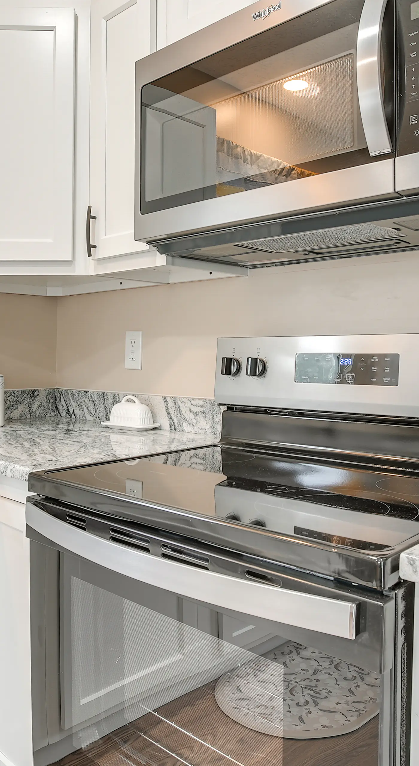 8 Mi to Downtown: Pet-Friendly Columbus Home