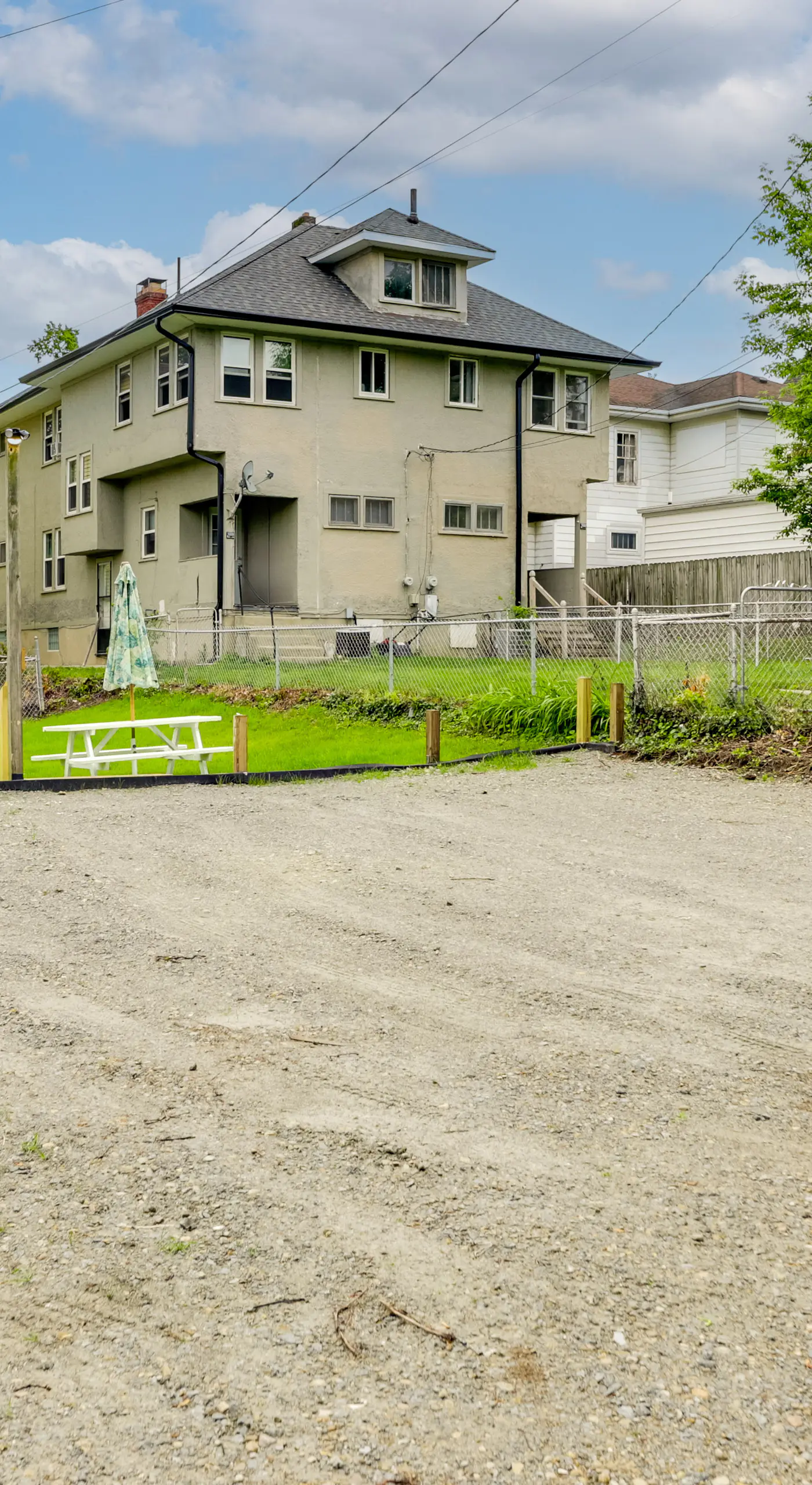 Near Campus & Dtwn! Dog-Friendly Dayton Retreat