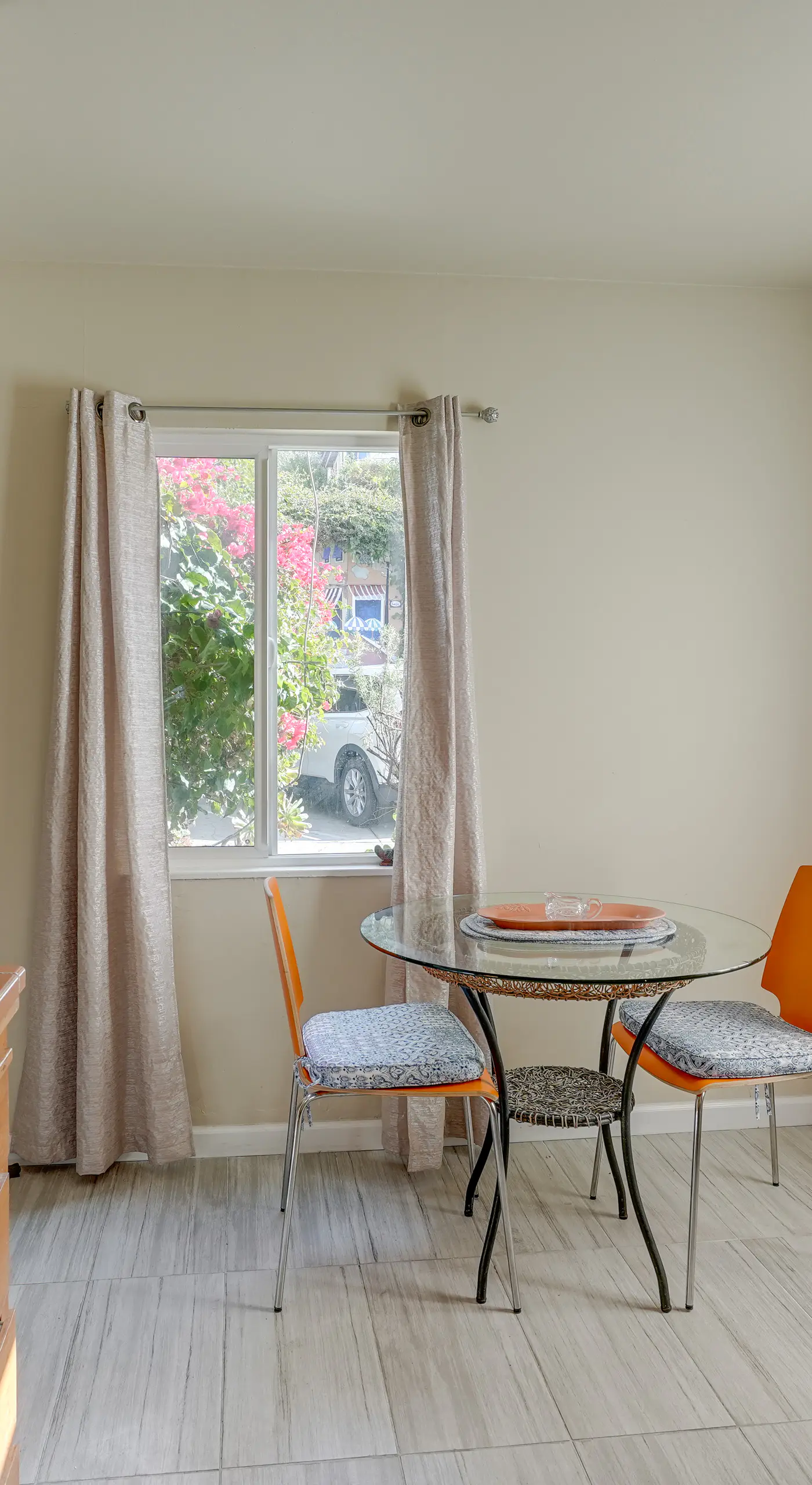 Downtown Oakland Studio, 6 Mi to Toll Plaza Beach!