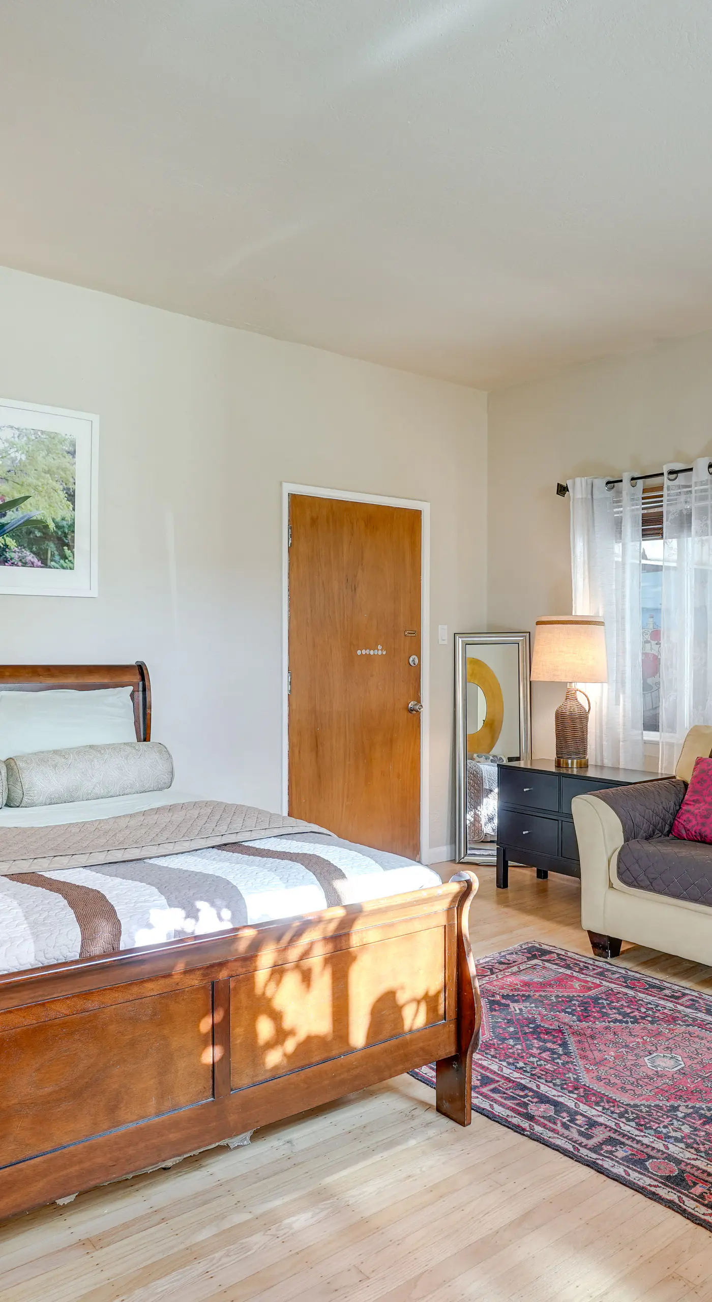 Downtown Oakland Studio, 6 Mi to Toll Plaza Beach!