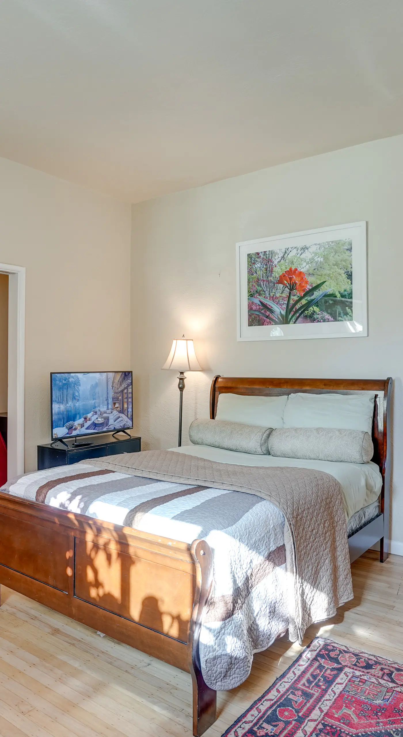 Downtown Oakland Studio, 6 Mi to Toll Plaza Beach!