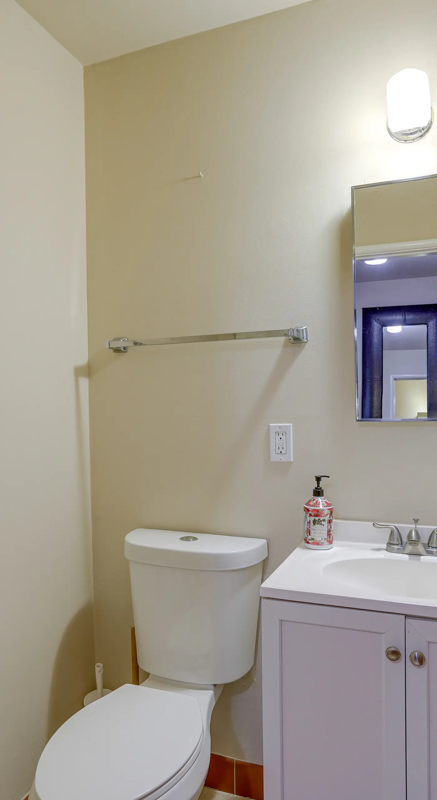 Downtown Oakland Studio, 6 Mi to Toll Plaza Beach!