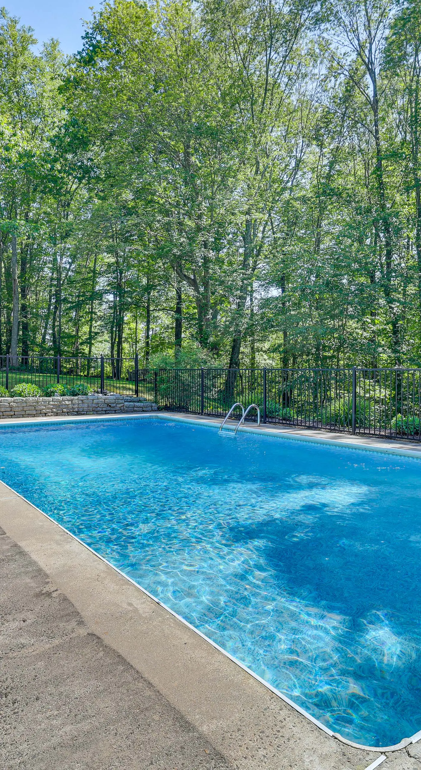 Private Pool! Getaway, 14 Mi to Hammonasset Beach