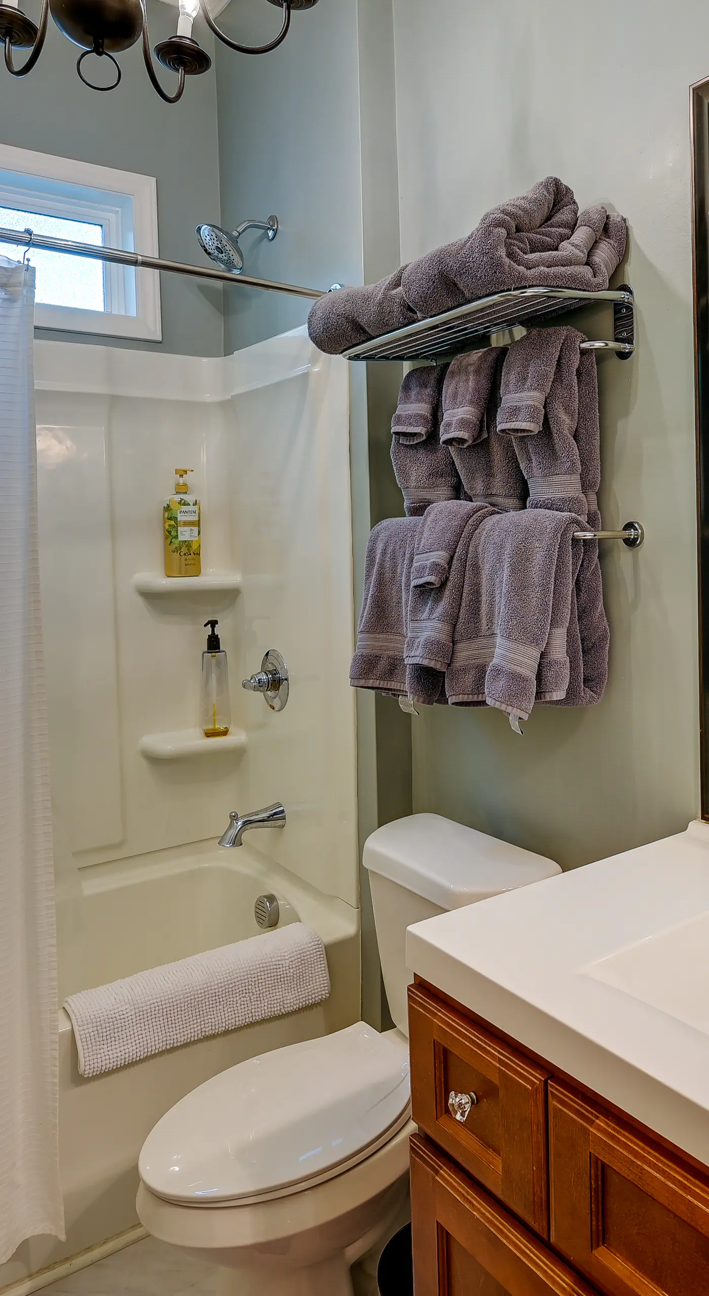 Cozy ‘Casa Verde’ Getaway - 1 Mi to UNCG Campus