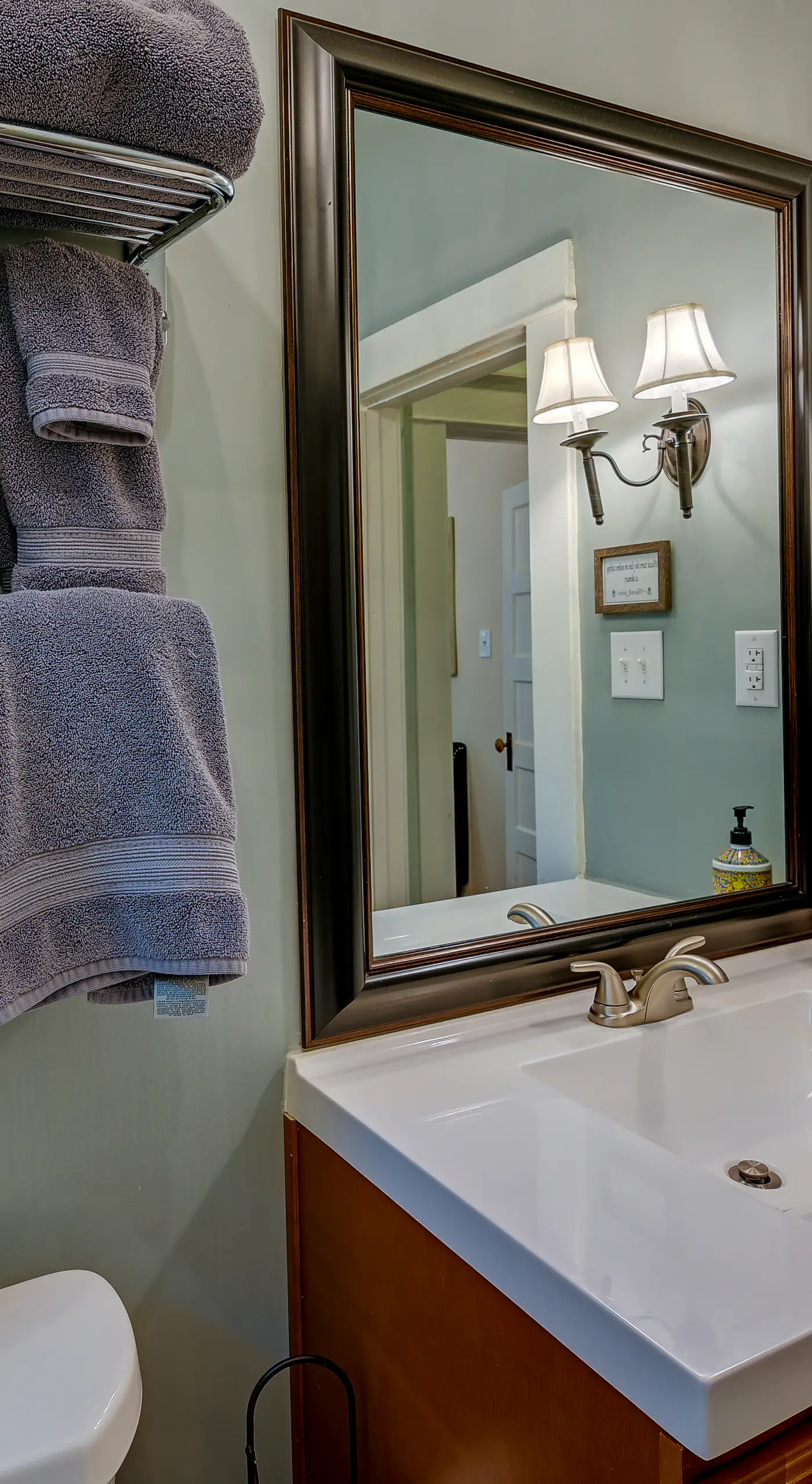 Cozy ‘Casa Verde’ Getaway - 1 Mi to UNCG Campus
