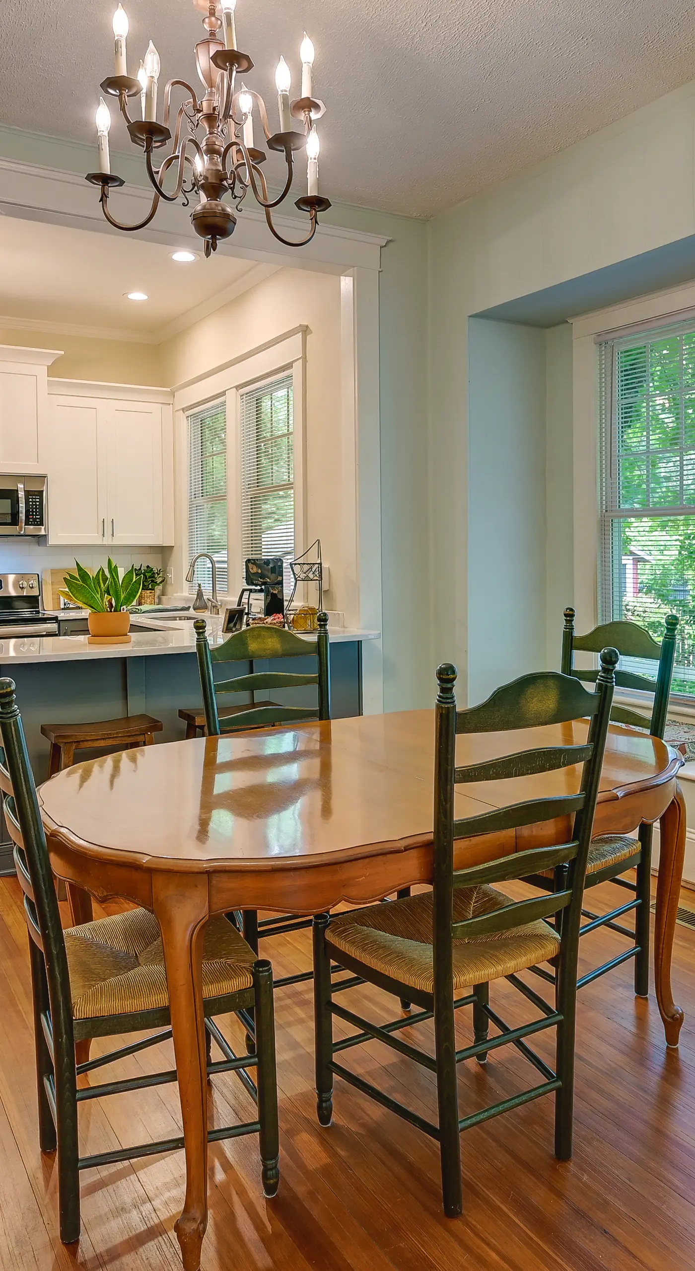 Cozy ‘Casa Verde’ Getaway - 1 Mi to UNCG Campus