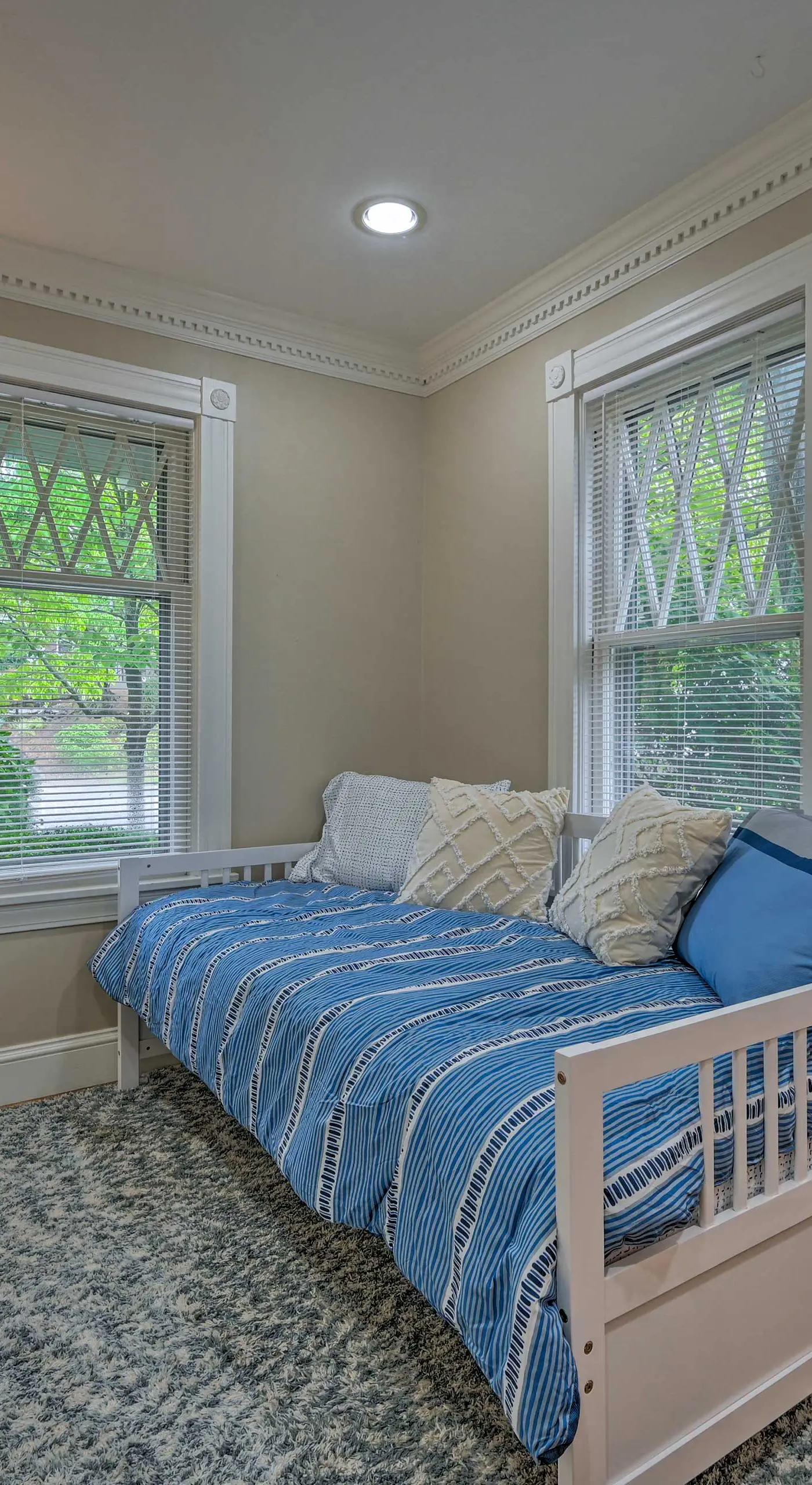 Bright Greensboro Escape ~ 1 Mi to Downtown