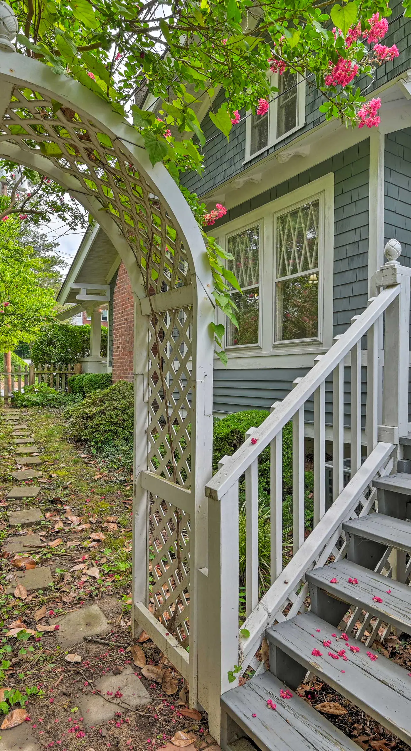 Bright Greensboro Escape ~ 1 Mi to Downtown