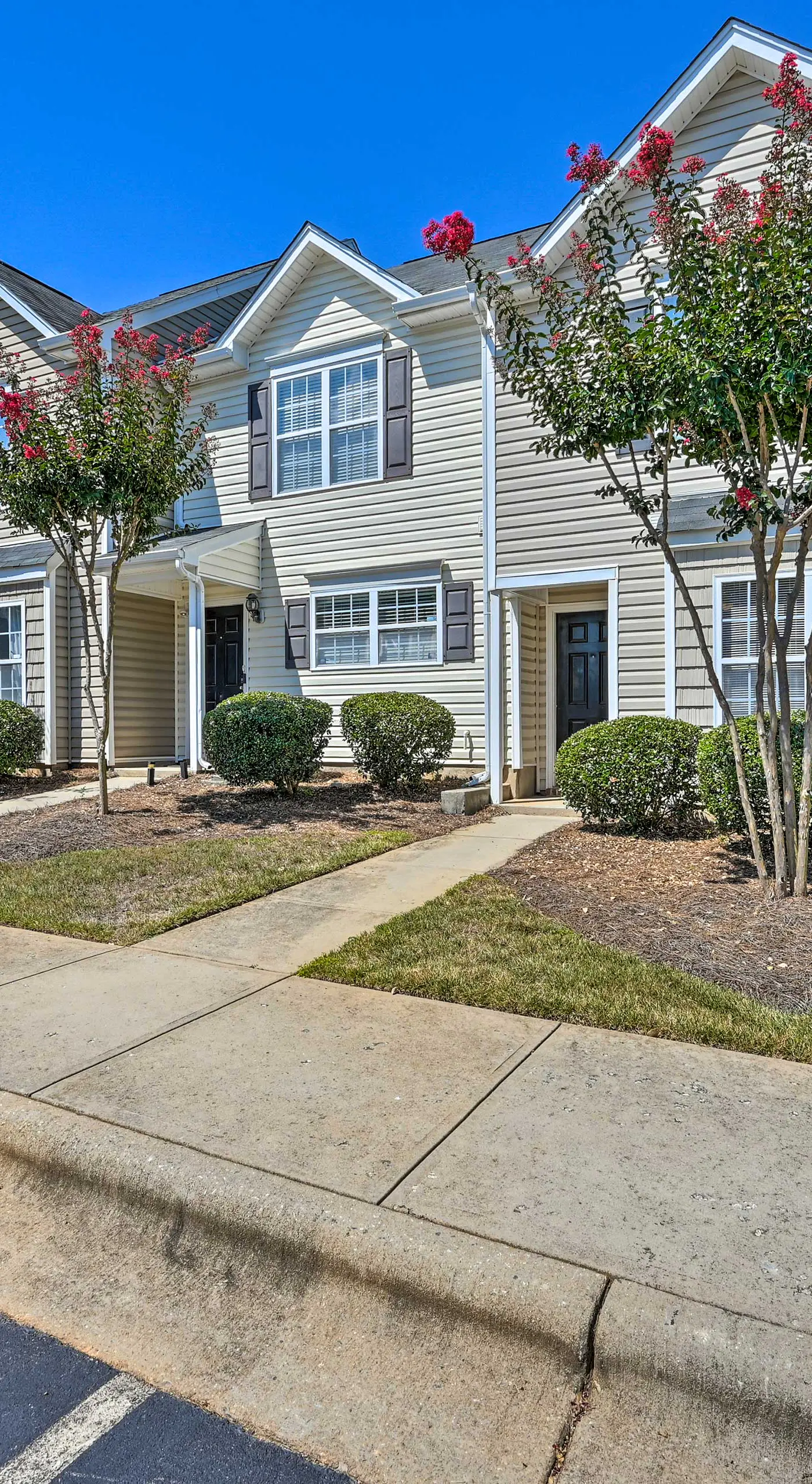 Cozy Greensboro Townhome ~ 7 Mi to UNC Campus