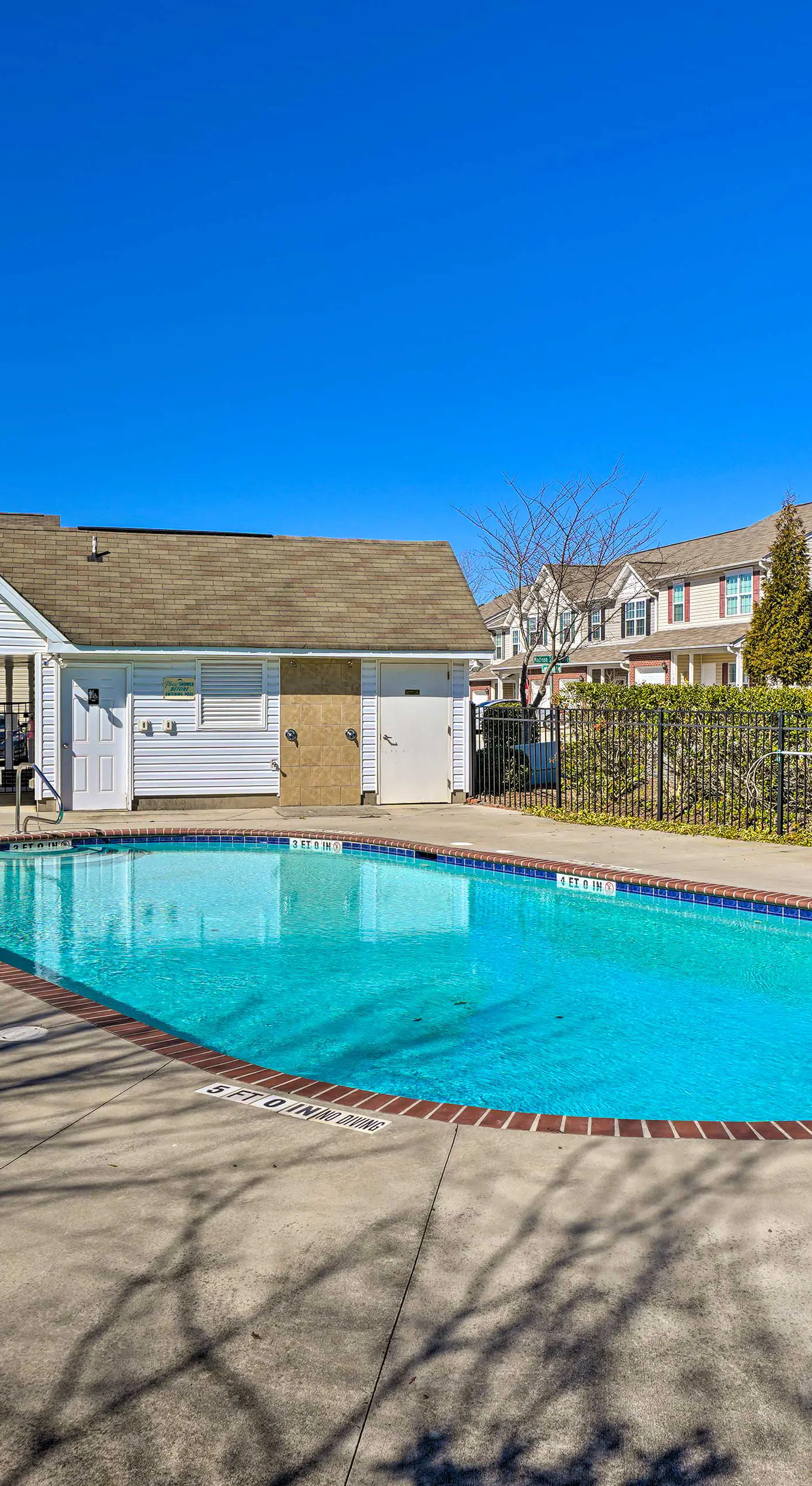 Cozy Greensboro Townhome w/ Community Pool & Grill