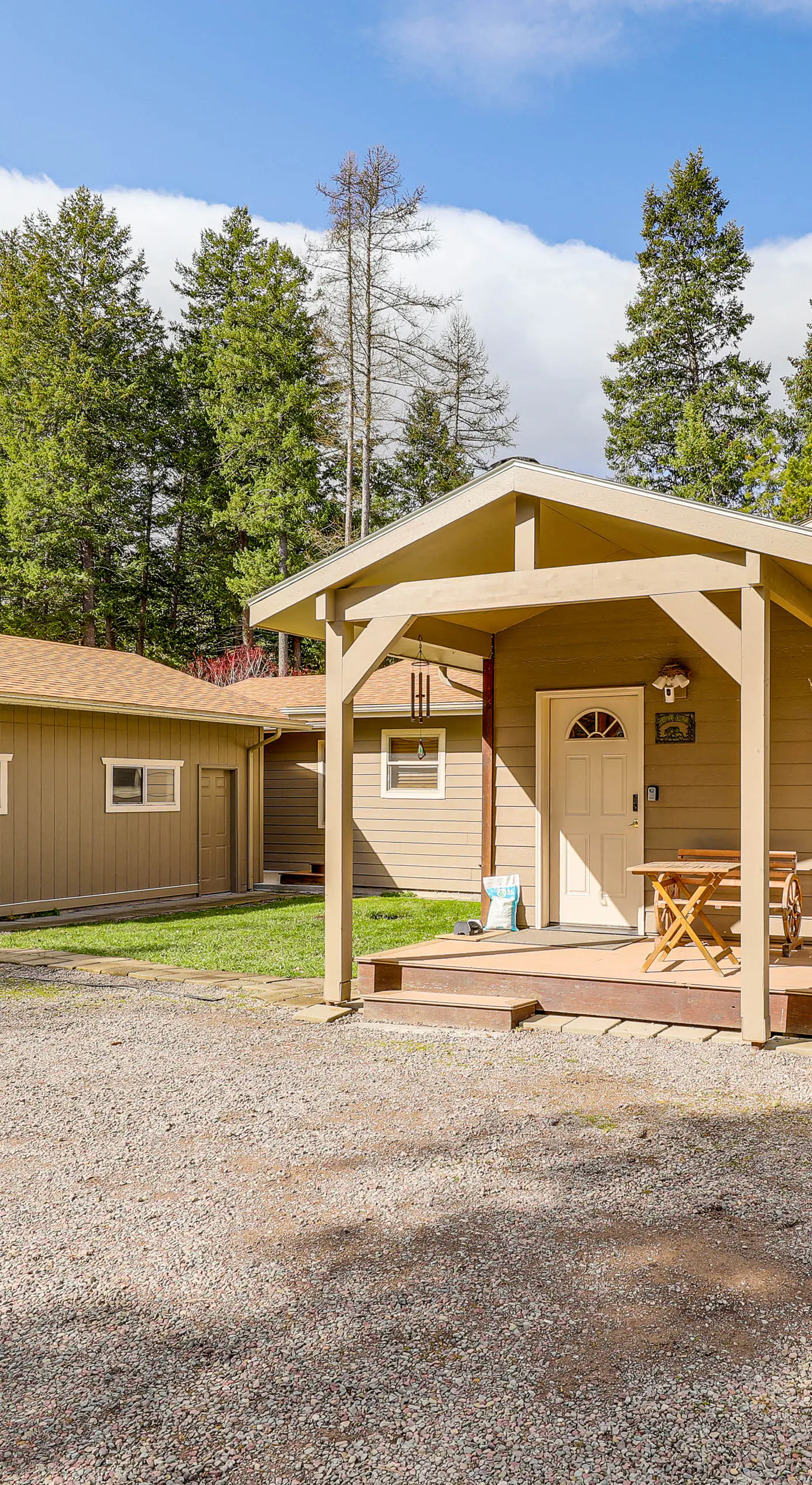 Columbia Falls Private Retreat: Pool Table & Deck!