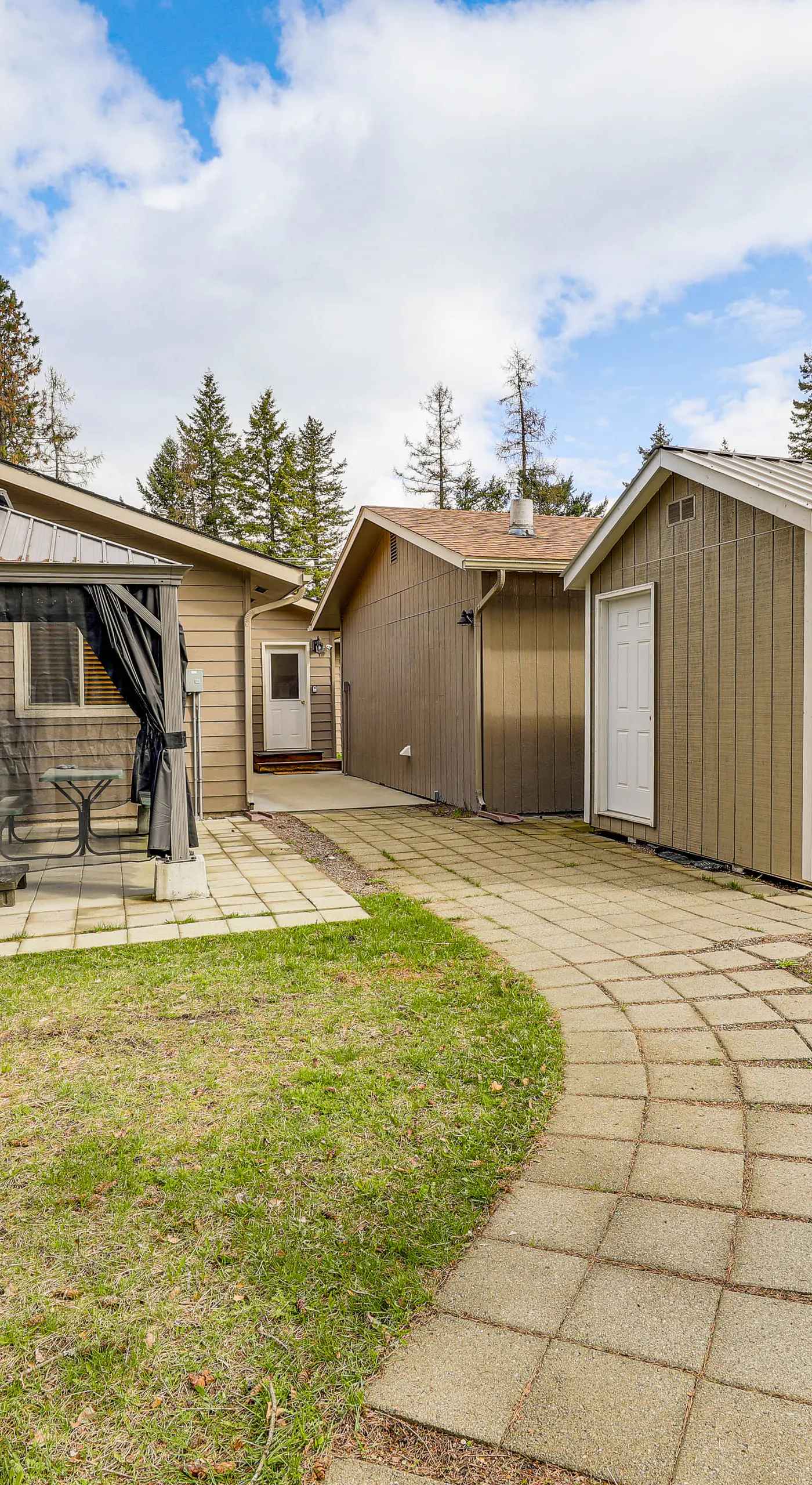 Columbia Falls Private Retreat: Pool Table & Deck!