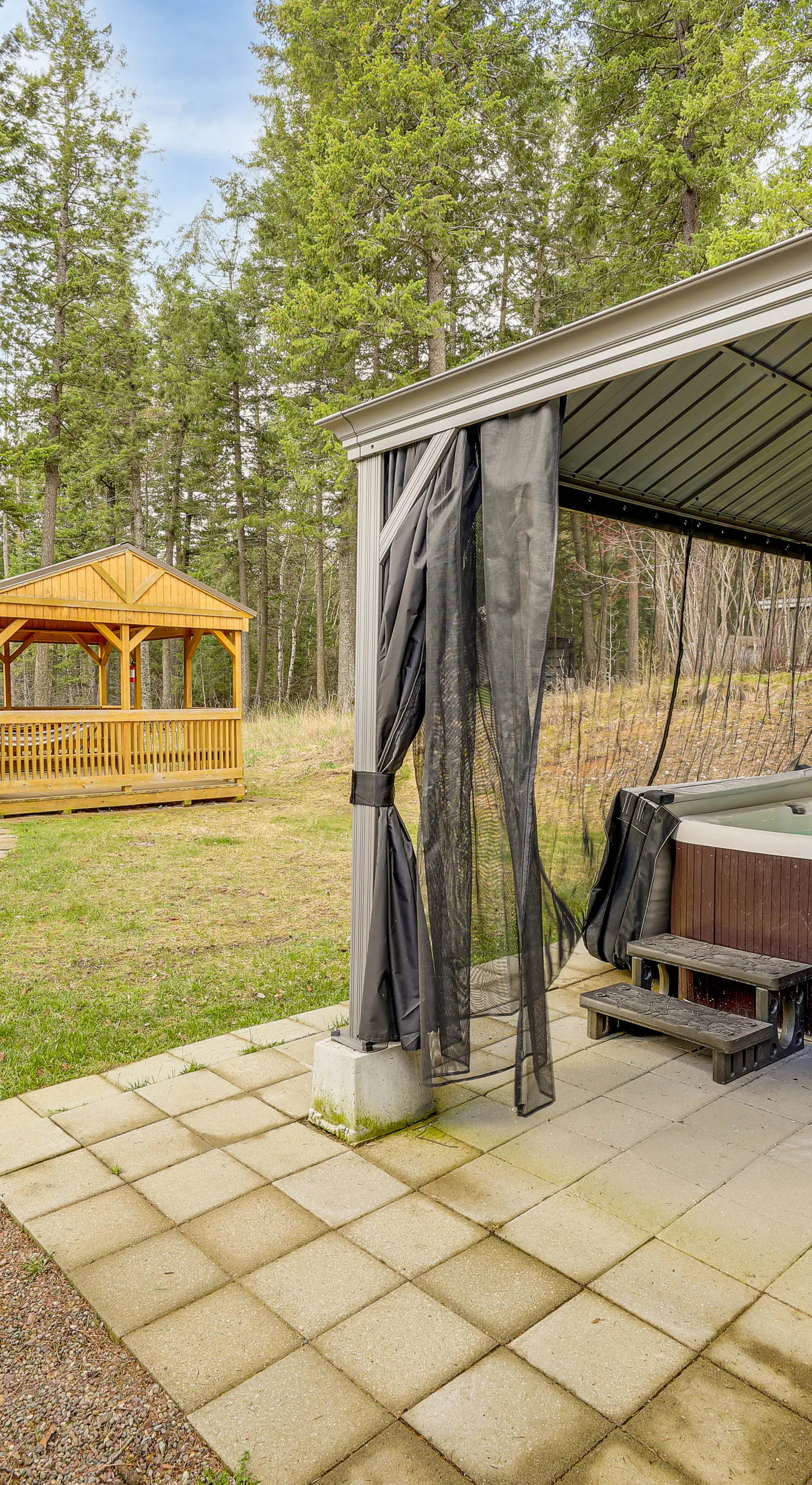 Columbia Falls Private Retreat: Pool Table & Deck!