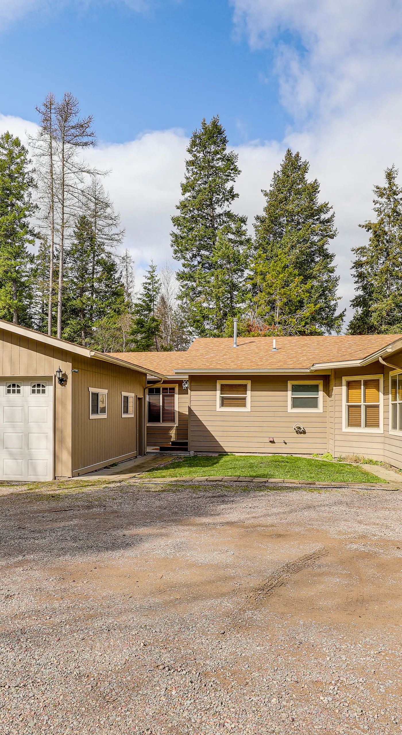 Columbia Falls Private Retreat: Pool Table & Deck!