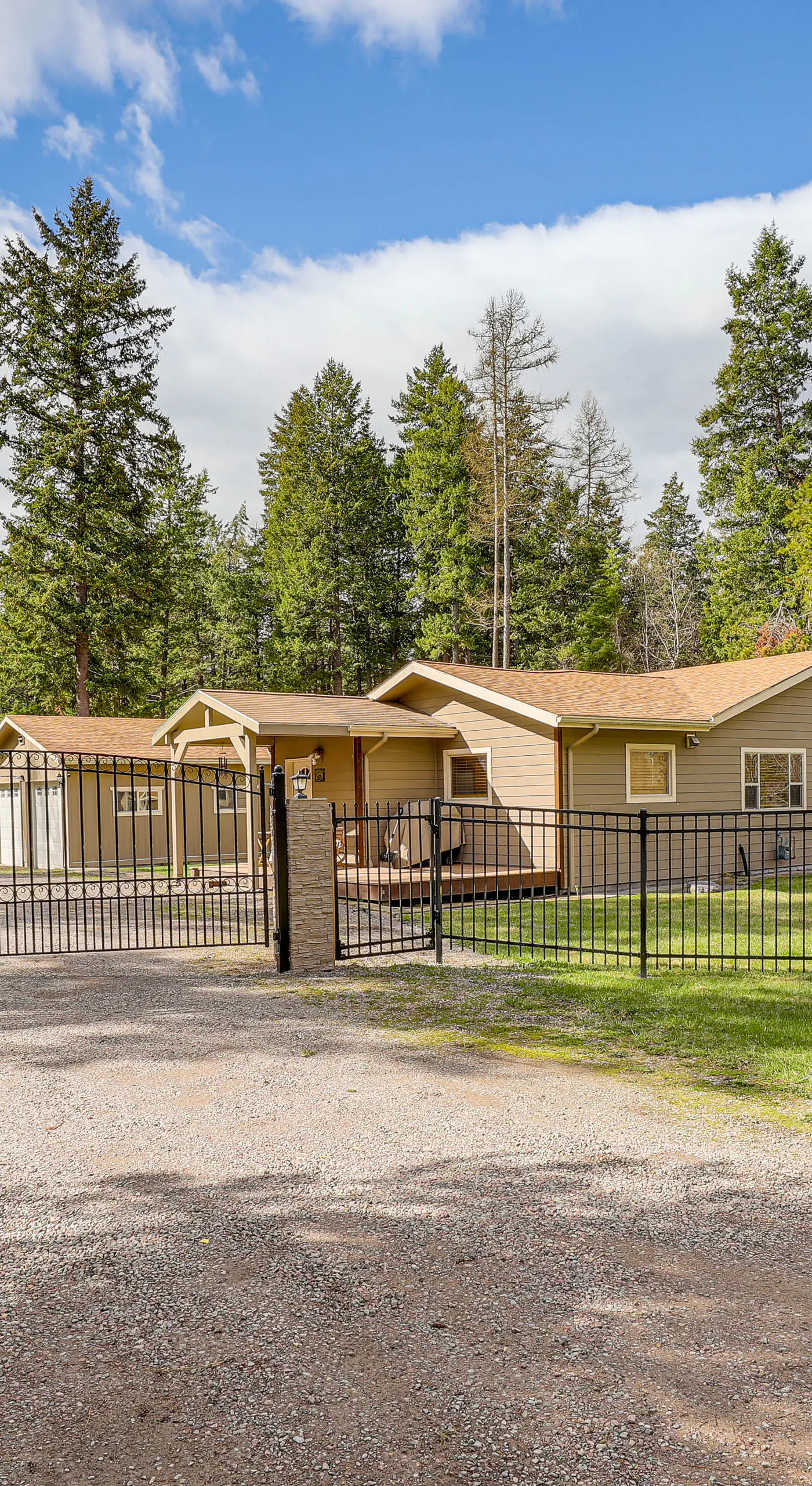 Columbia Falls Private Retreat: Pool Table & Deck!