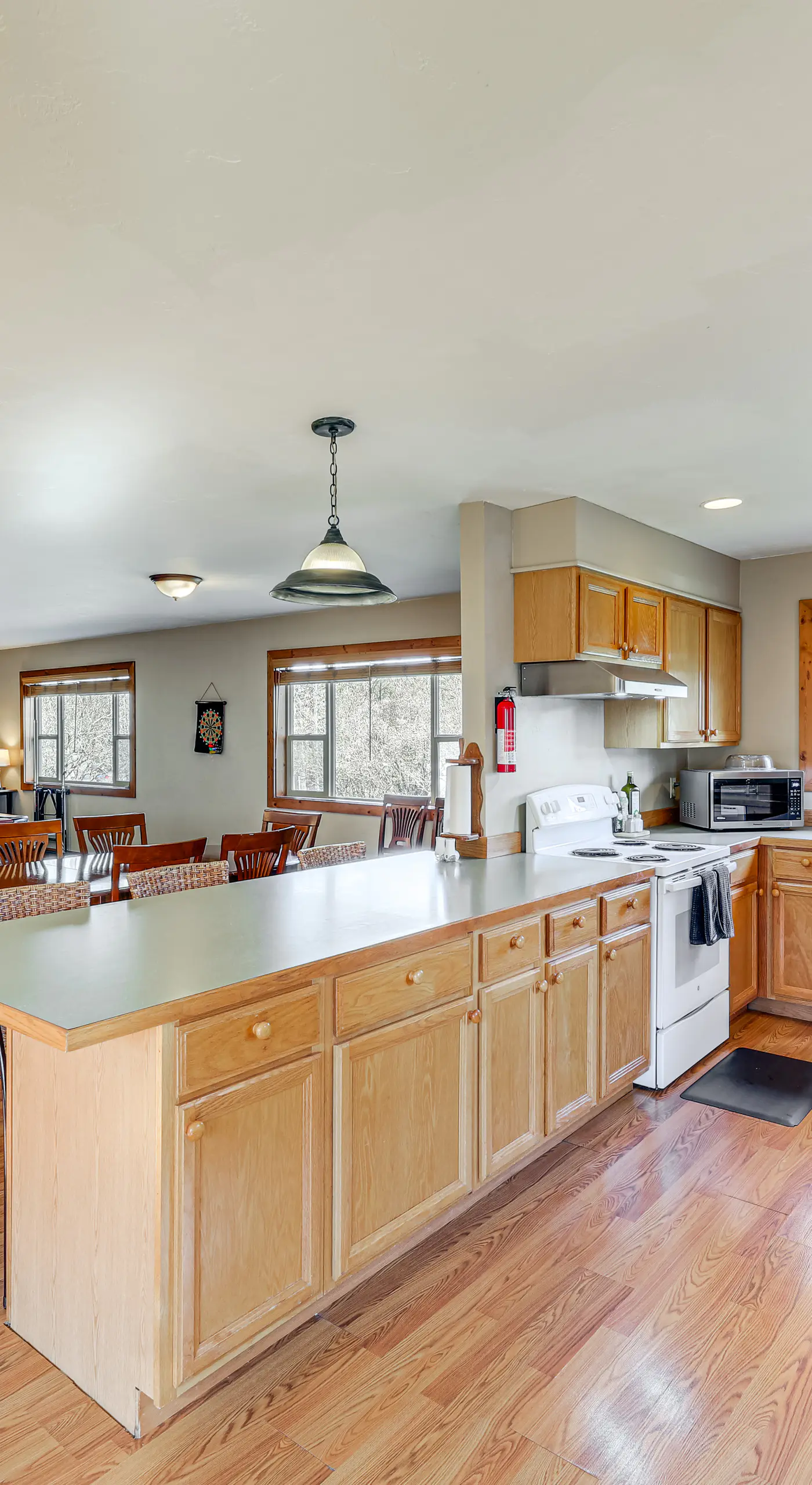 Columbia Falls Private Retreat: Pool Table & Deck!