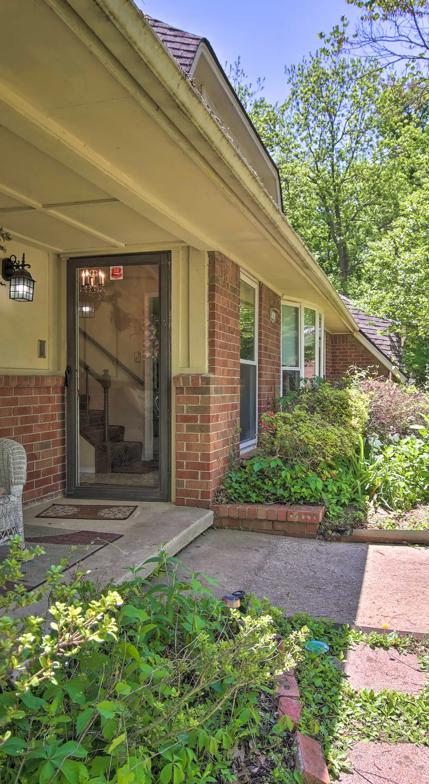 Private Home w/ Hot Tub & Patio Near Dtwn Tulsa
