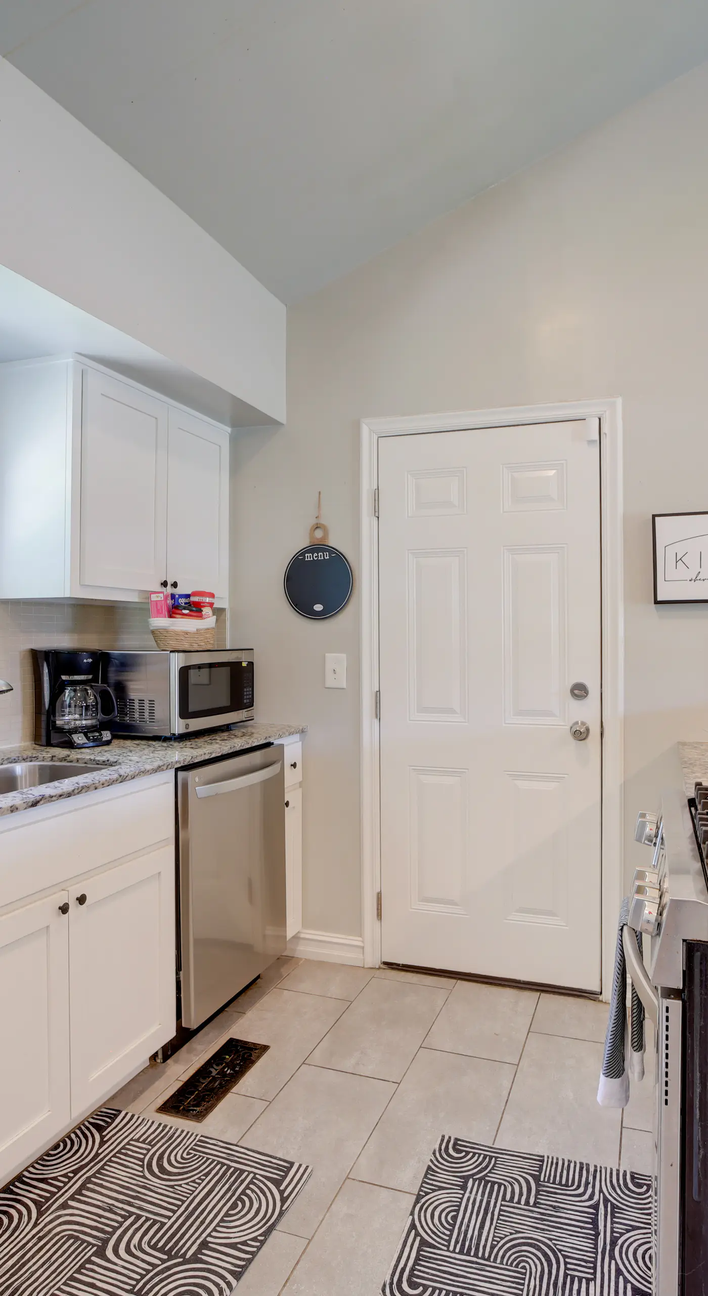 1 Mi to Tulsa Arts District: Home w/ Yard!