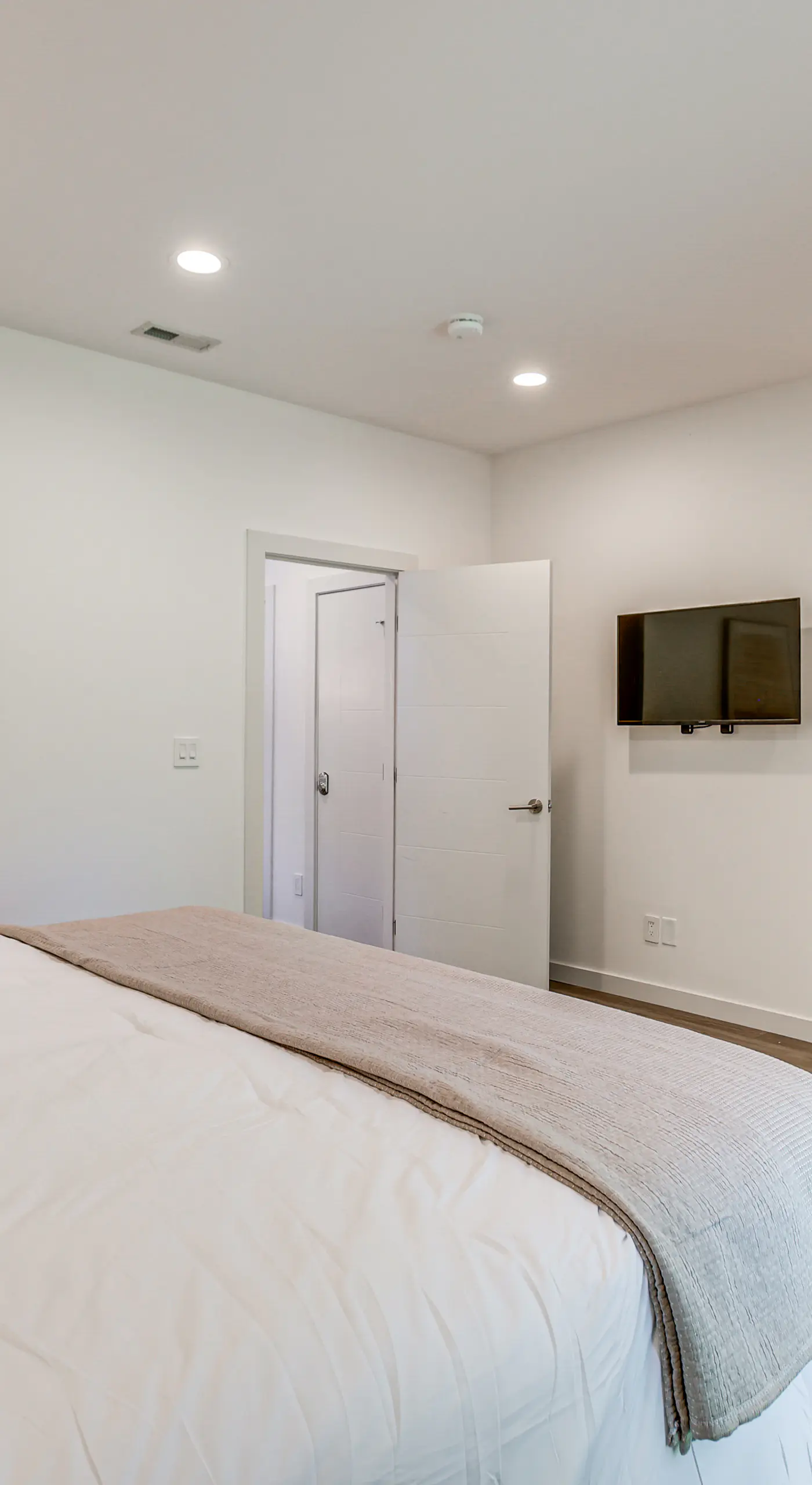 4 Mi to Dtwn Greenville: Group-Ready Home w/ Yard