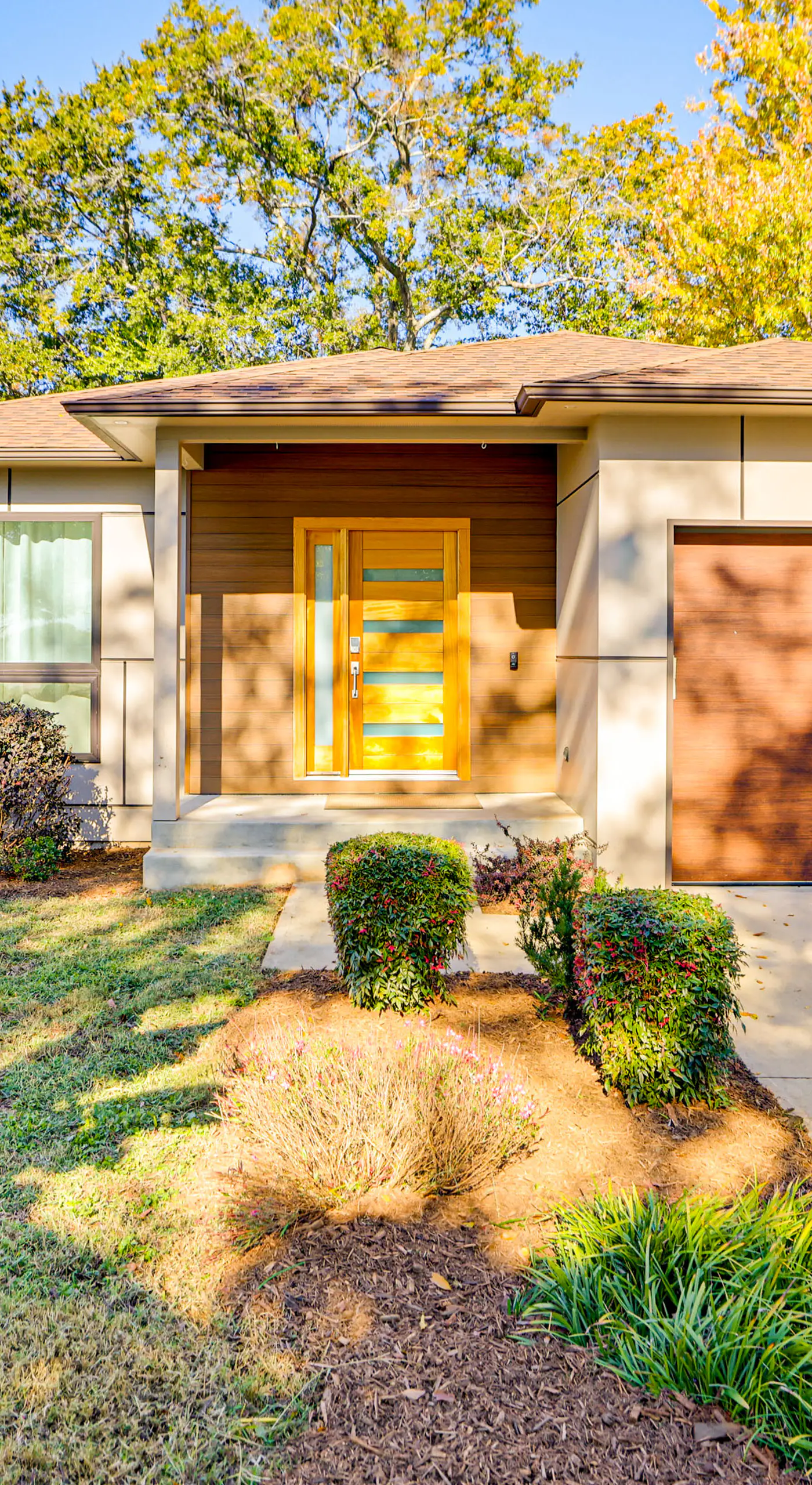 4 Mi to Dtwn Greenville: Group-Ready Home w/ Yard