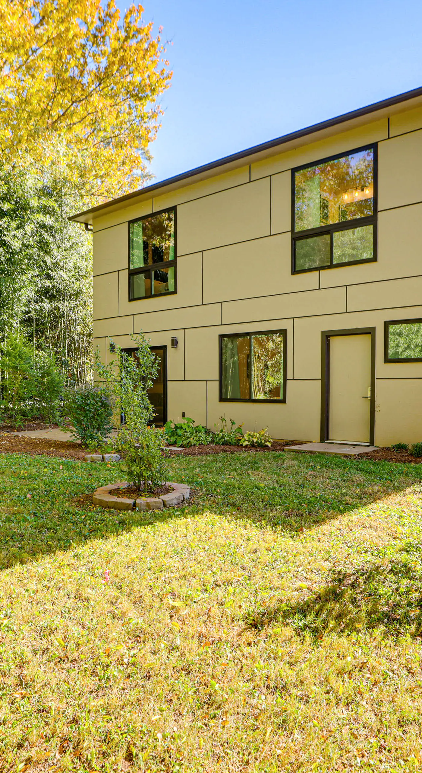 4 Mi to Dtwn Greenville: Group-Ready Home w/ Yard