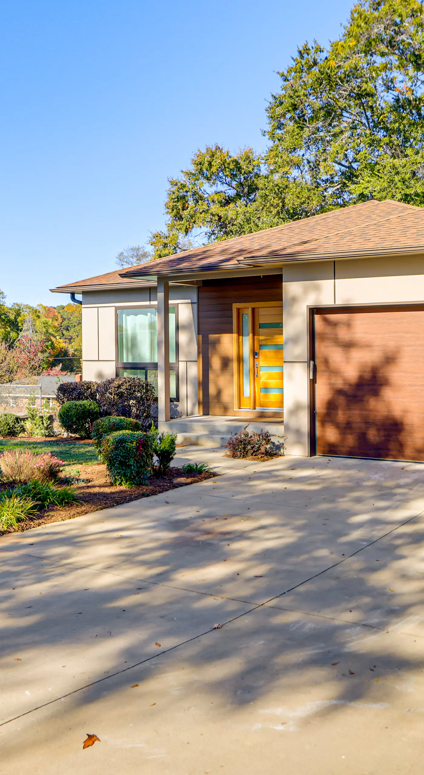 4 Mi to Dtwn Greenville: Group-Ready Home w/ Yard