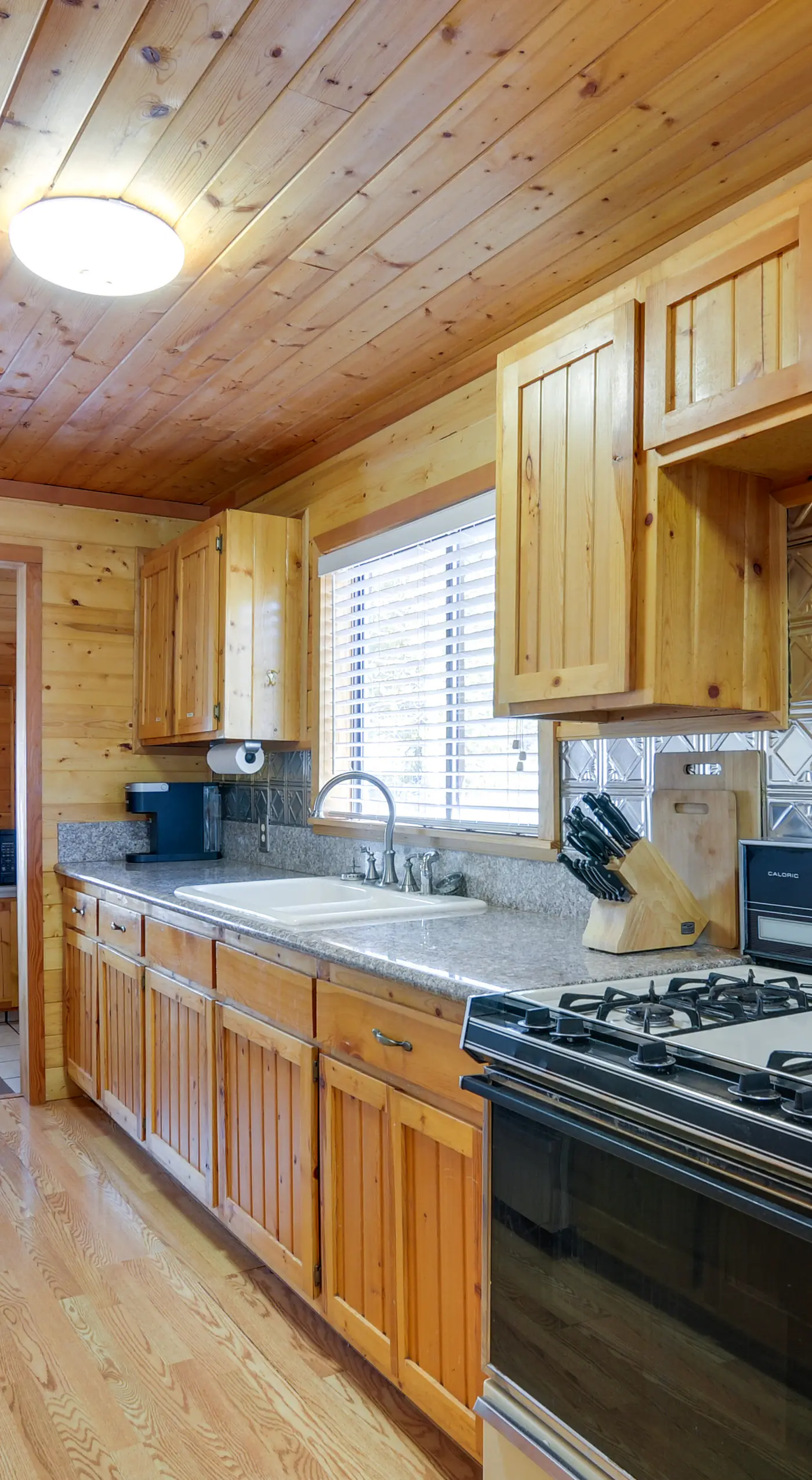 'Aspen Meadow Cabin' ~ 9 Miles Outside Duck Creek