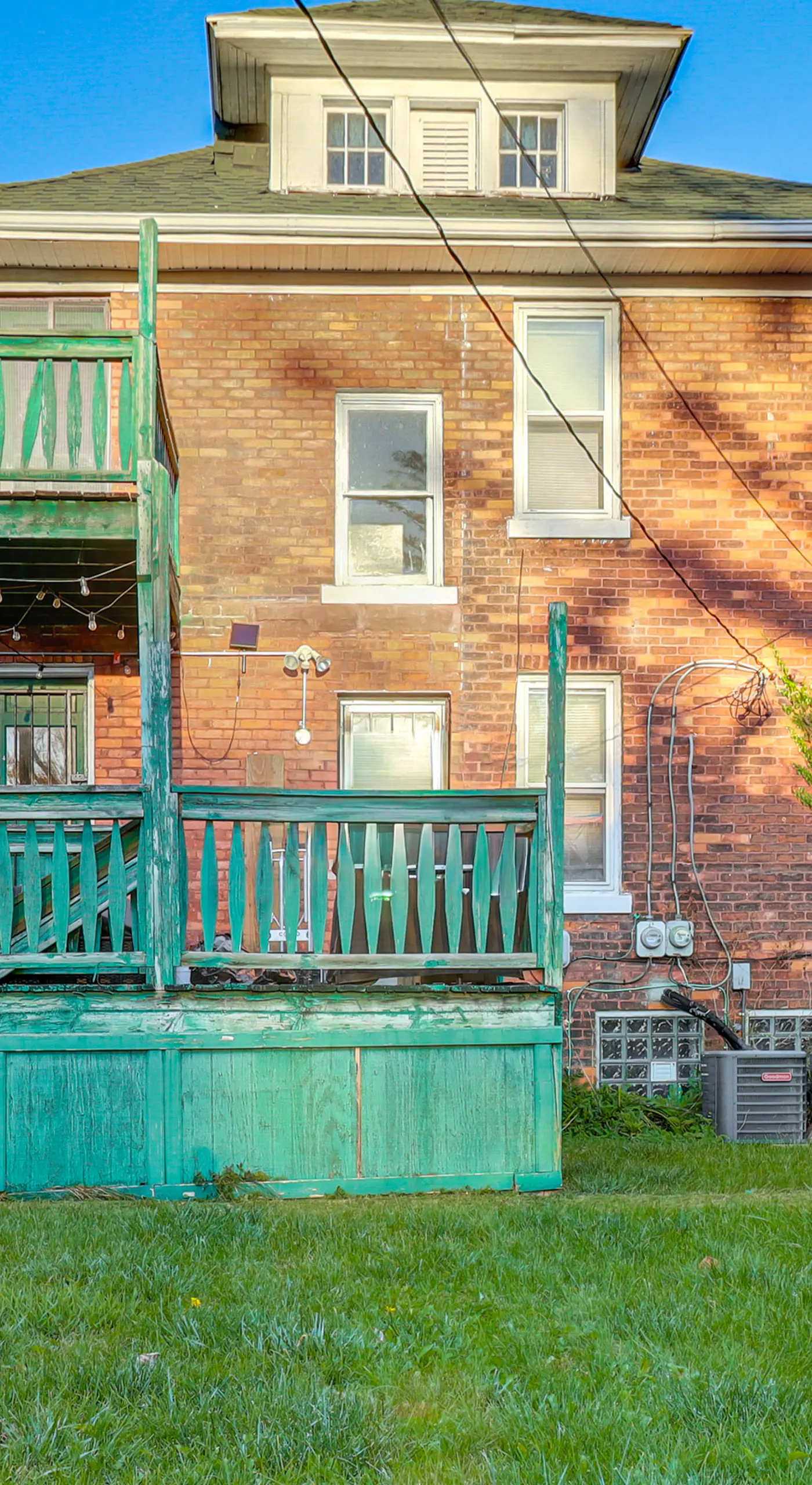 Urban Retreat 1 Mi to Riverfront! Detroit Duplex