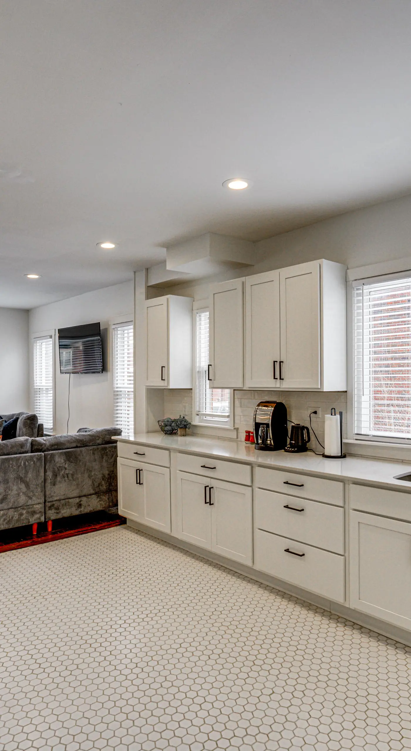 Spacious & Updated Group Getaway in Detroit!