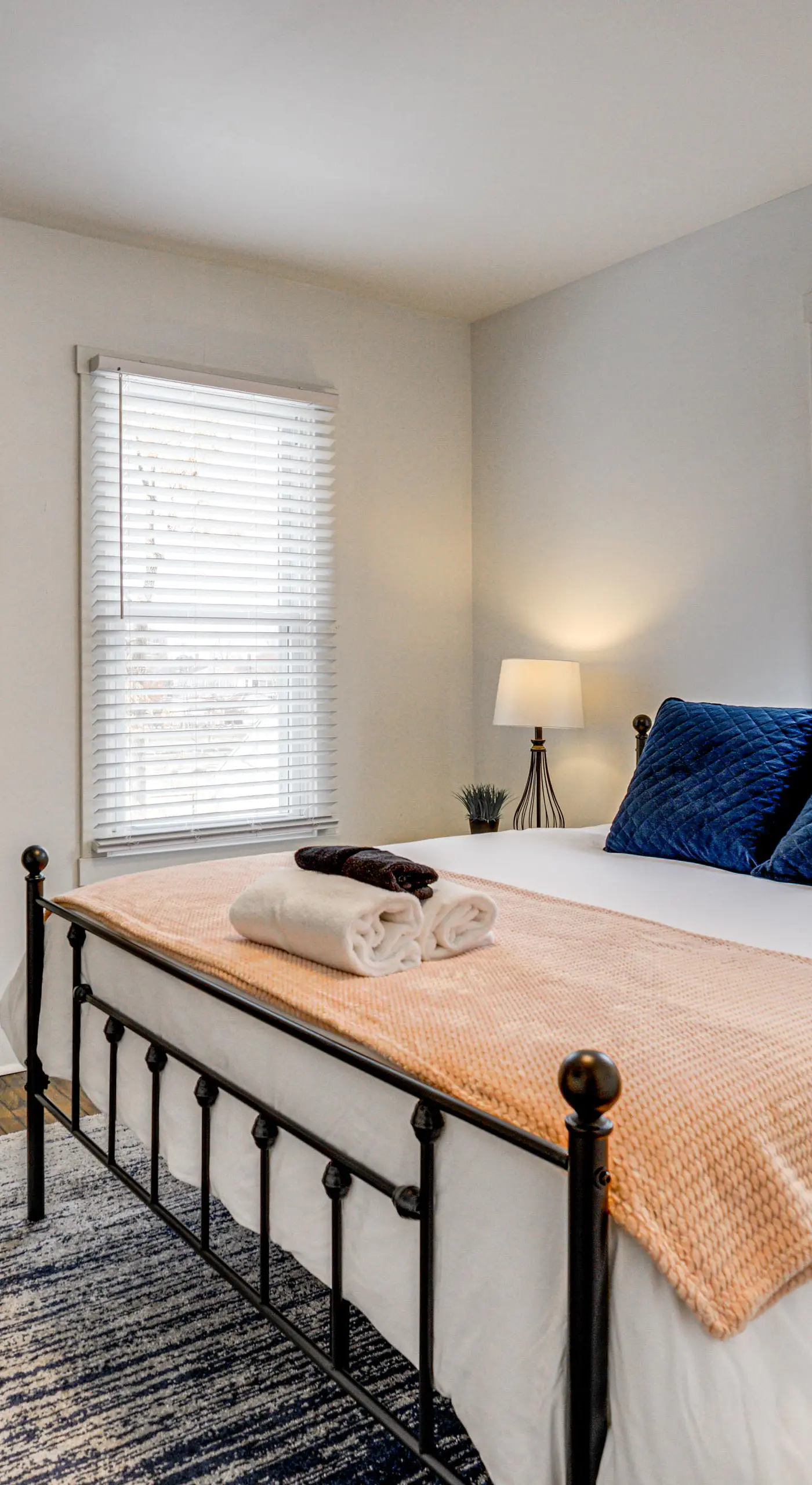 Spacious & Updated Group Getaway in Detroit!