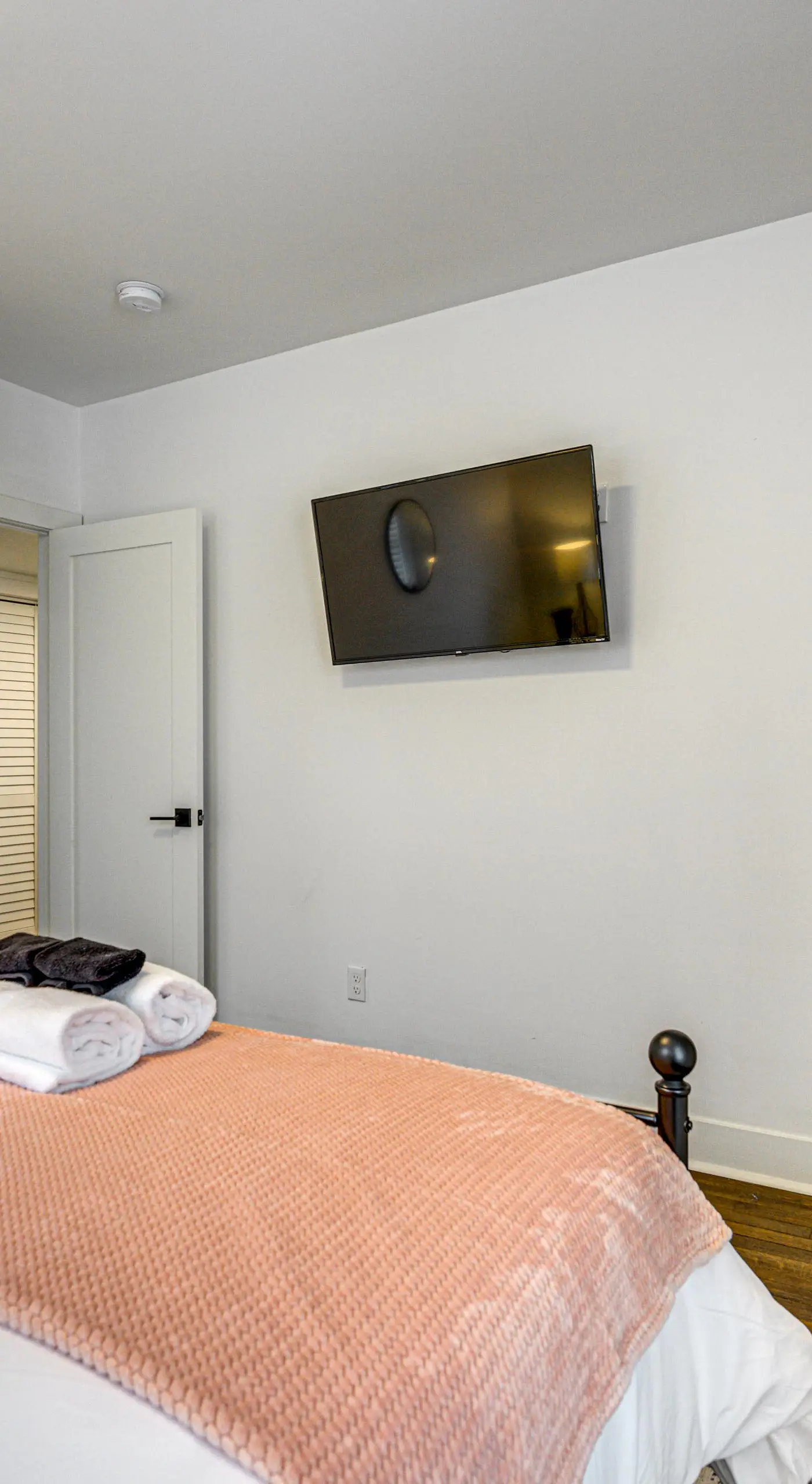 Spacious & Updated Group Getaway in Detroit!