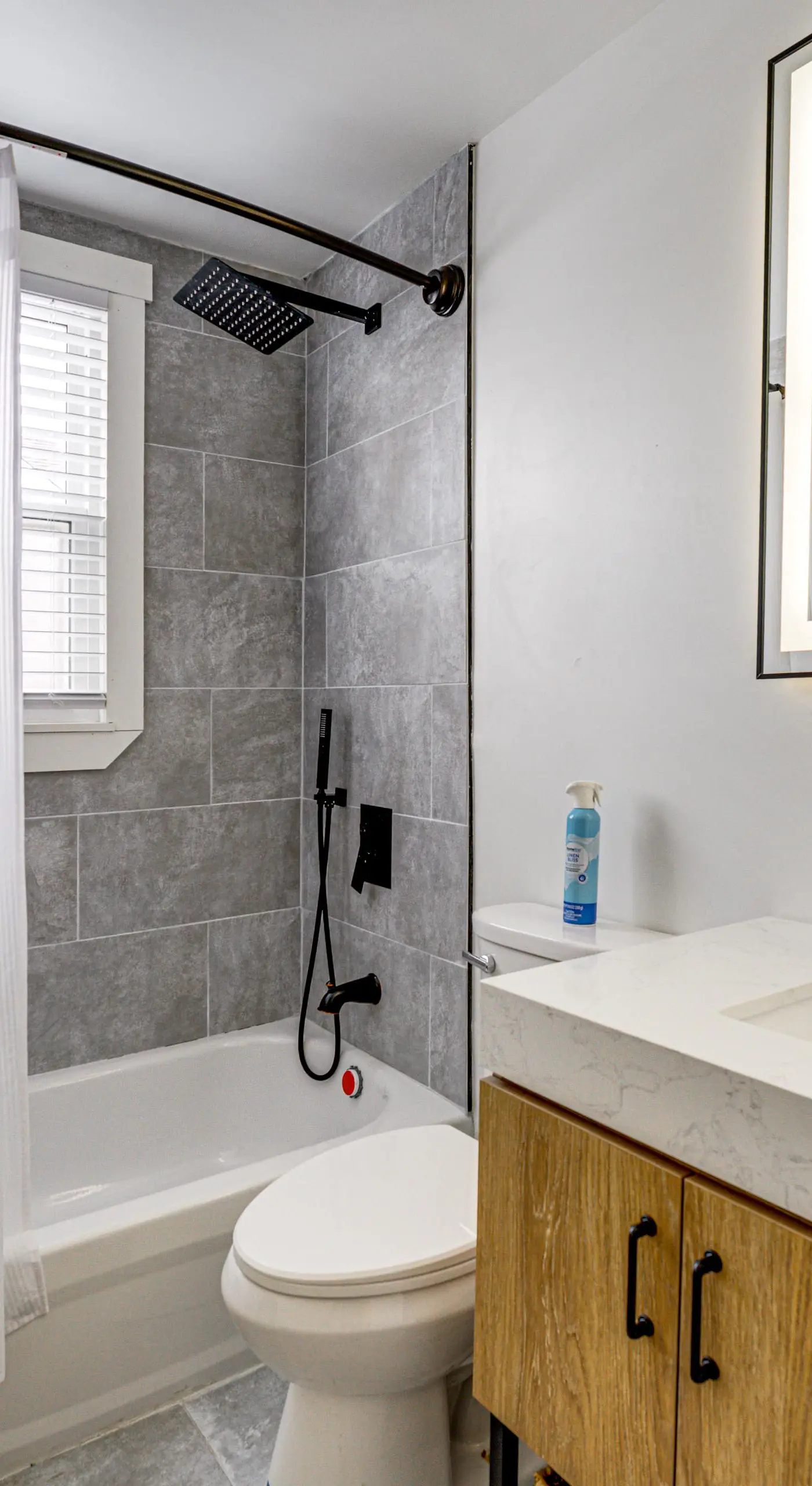Spacious & Updated Group Getaway in Detroit!