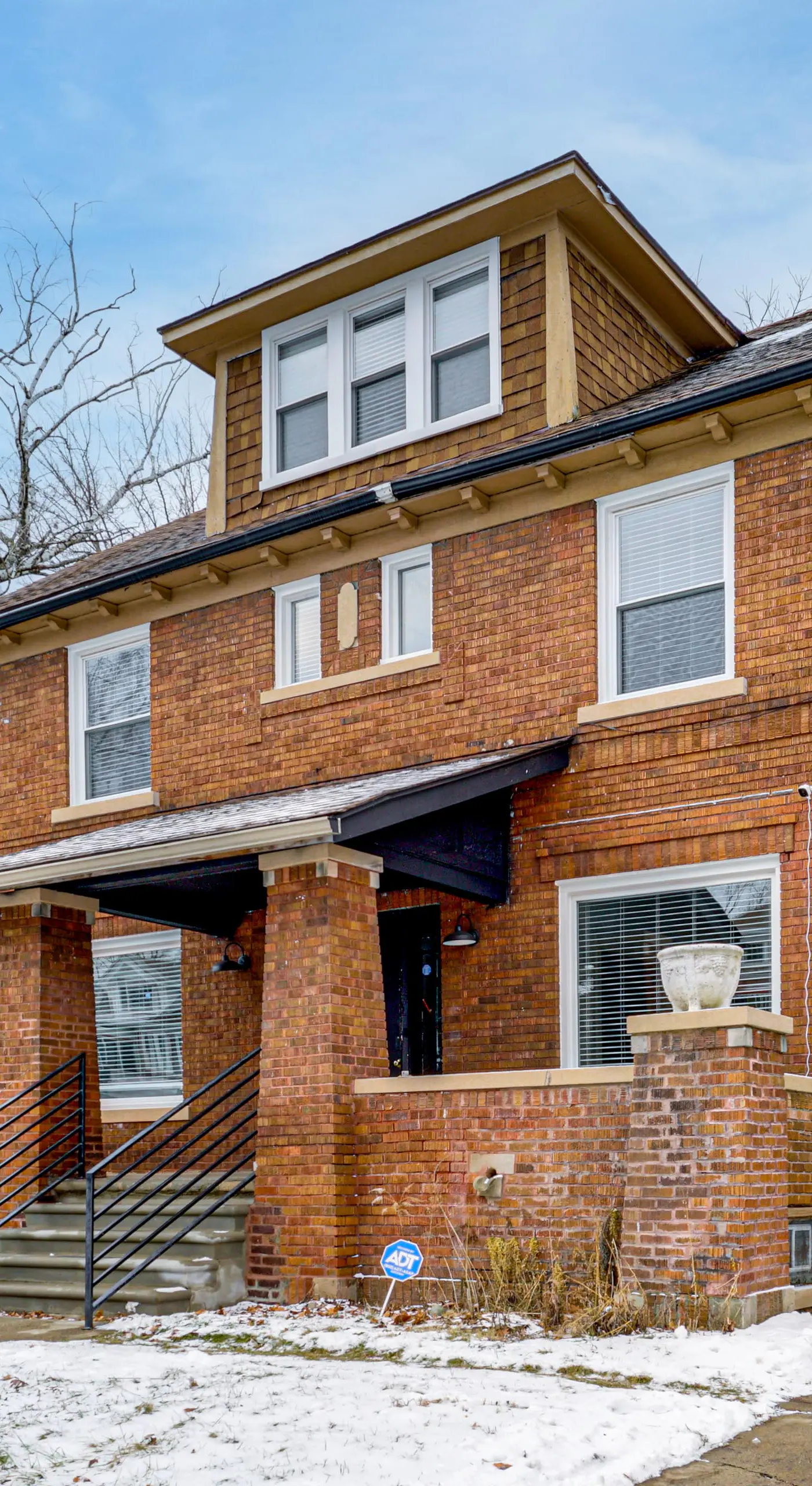 Spacious & Updated Group Getaway in Detroit!