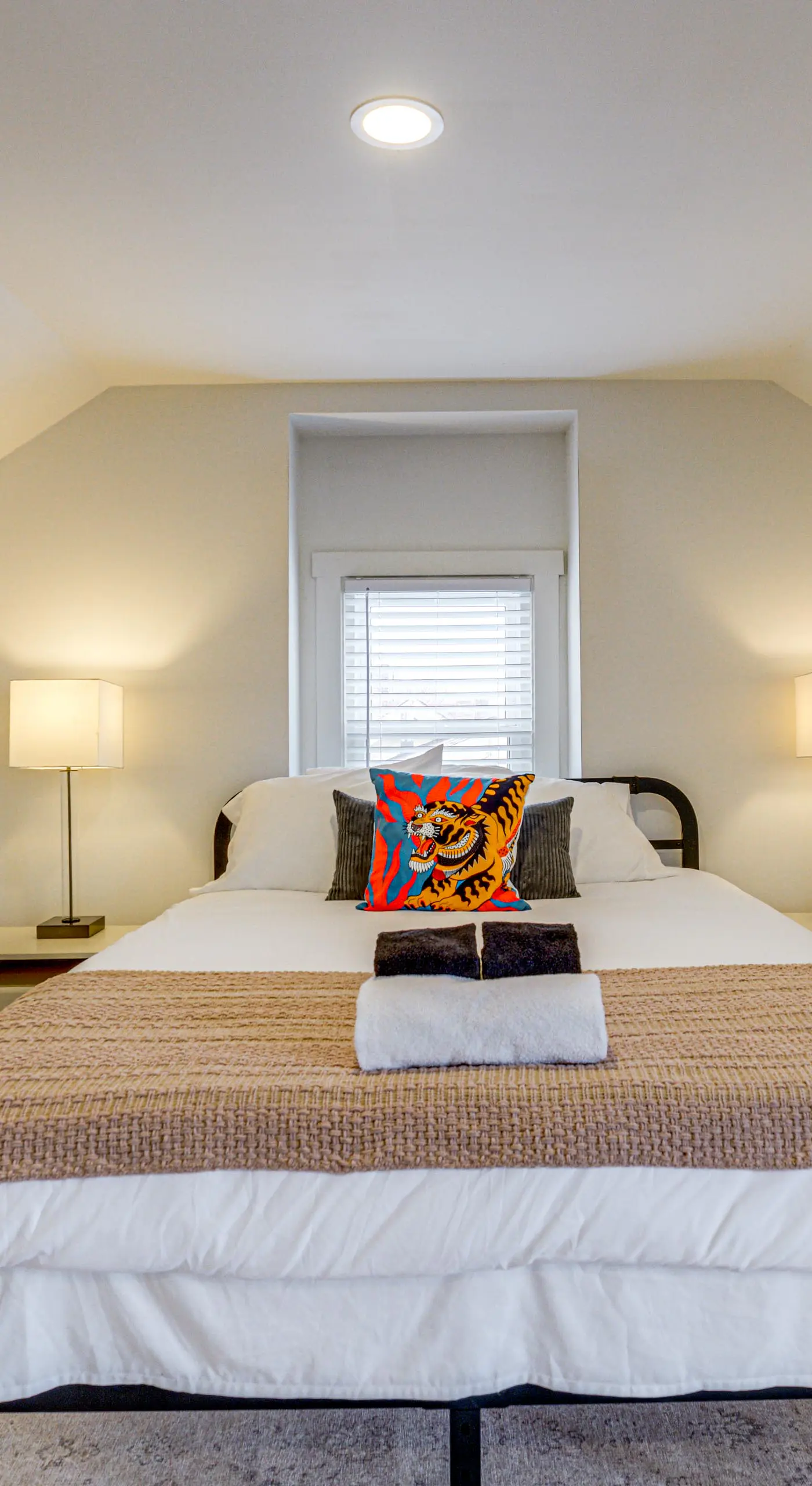 Spacious & Updated Group Getaway in Detroit!