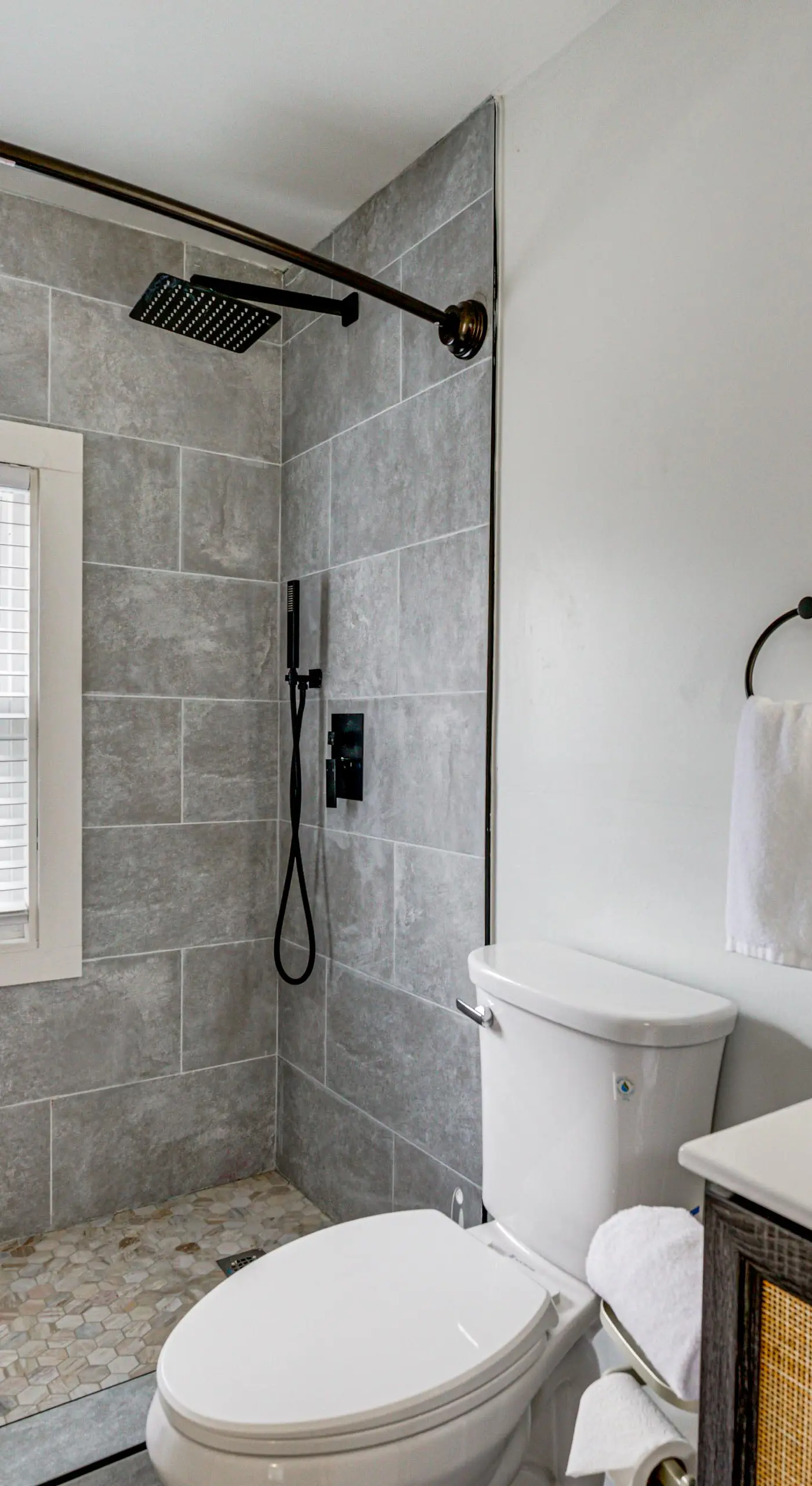 Spacious & Updated Group Getaway in Detroit!