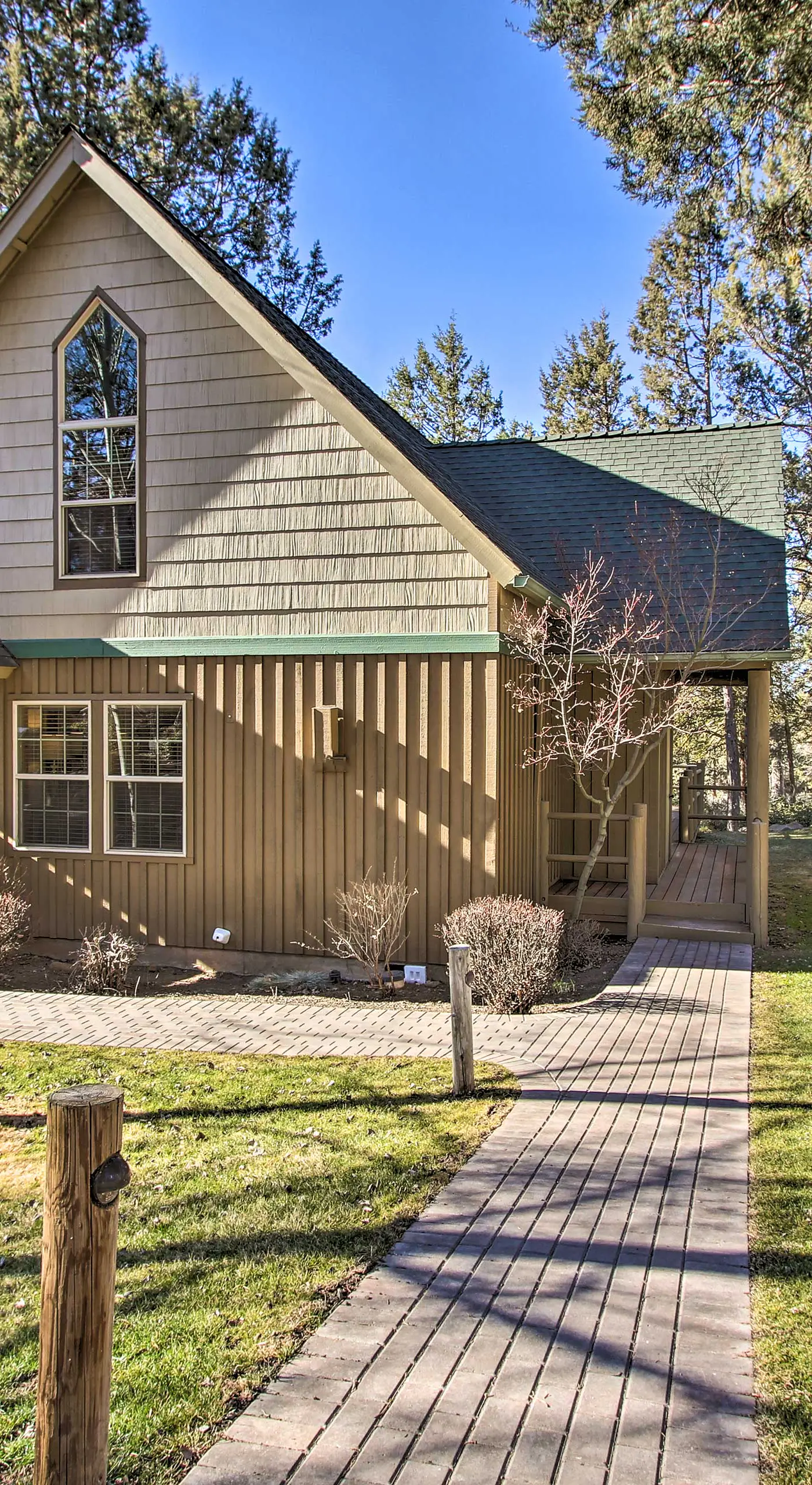 Klamath Falls Cabin Retreat w/ Deck & Grill!