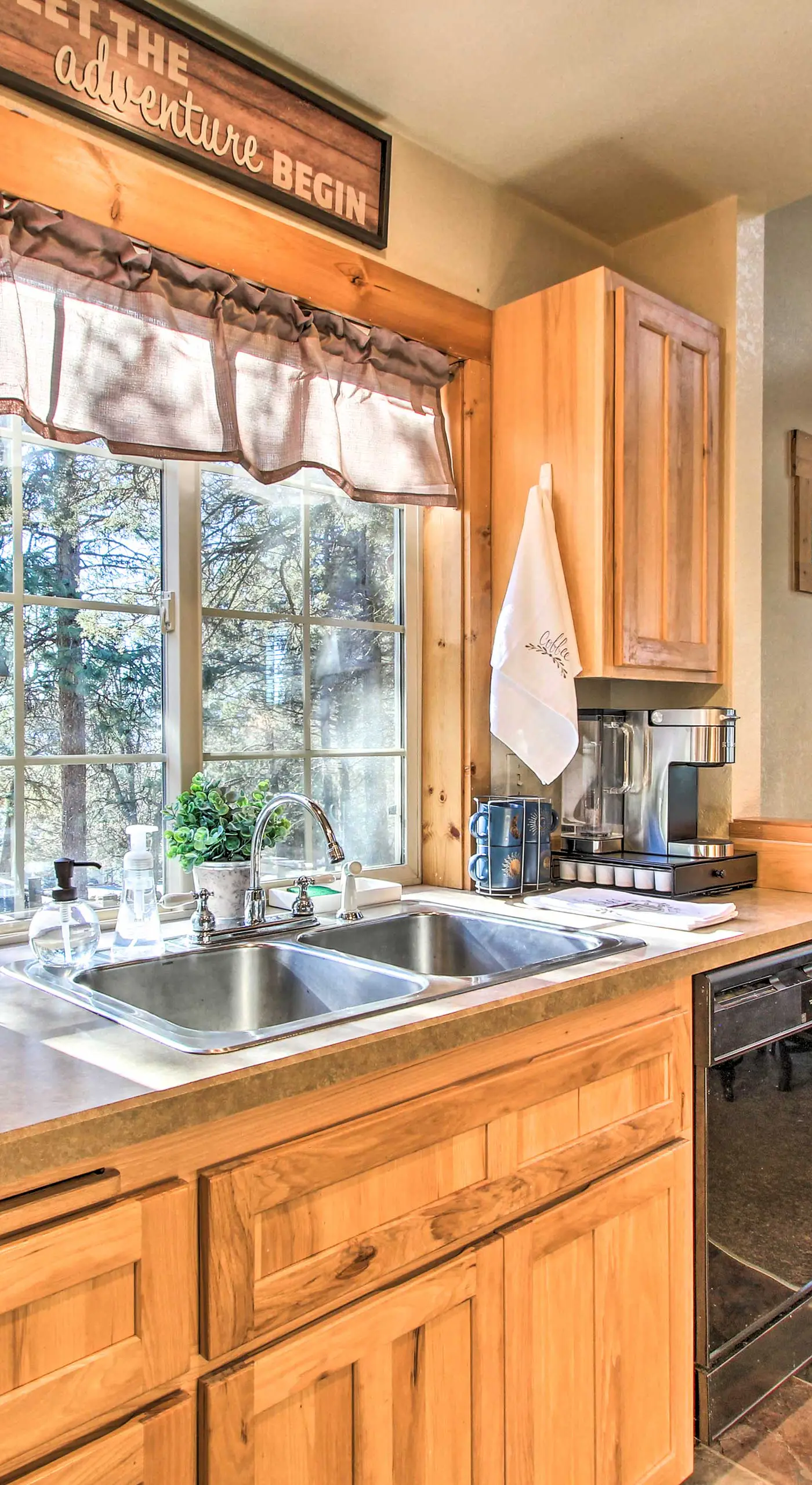 Klamath Falls Cabin Retreat w/ Deck & Grill!