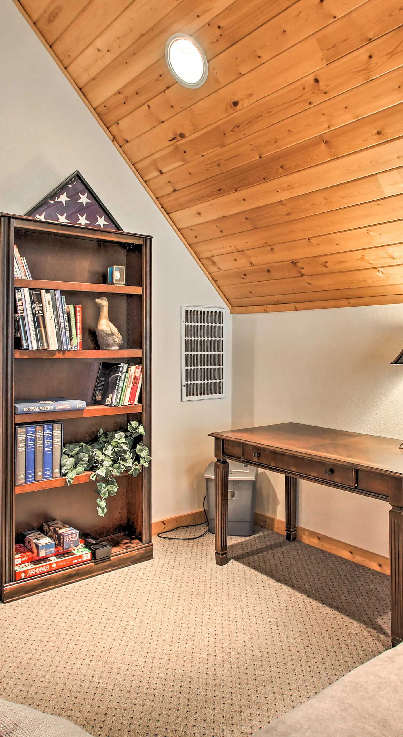 Klamath Falls Cabin Retreat w/ Deck & Grill!