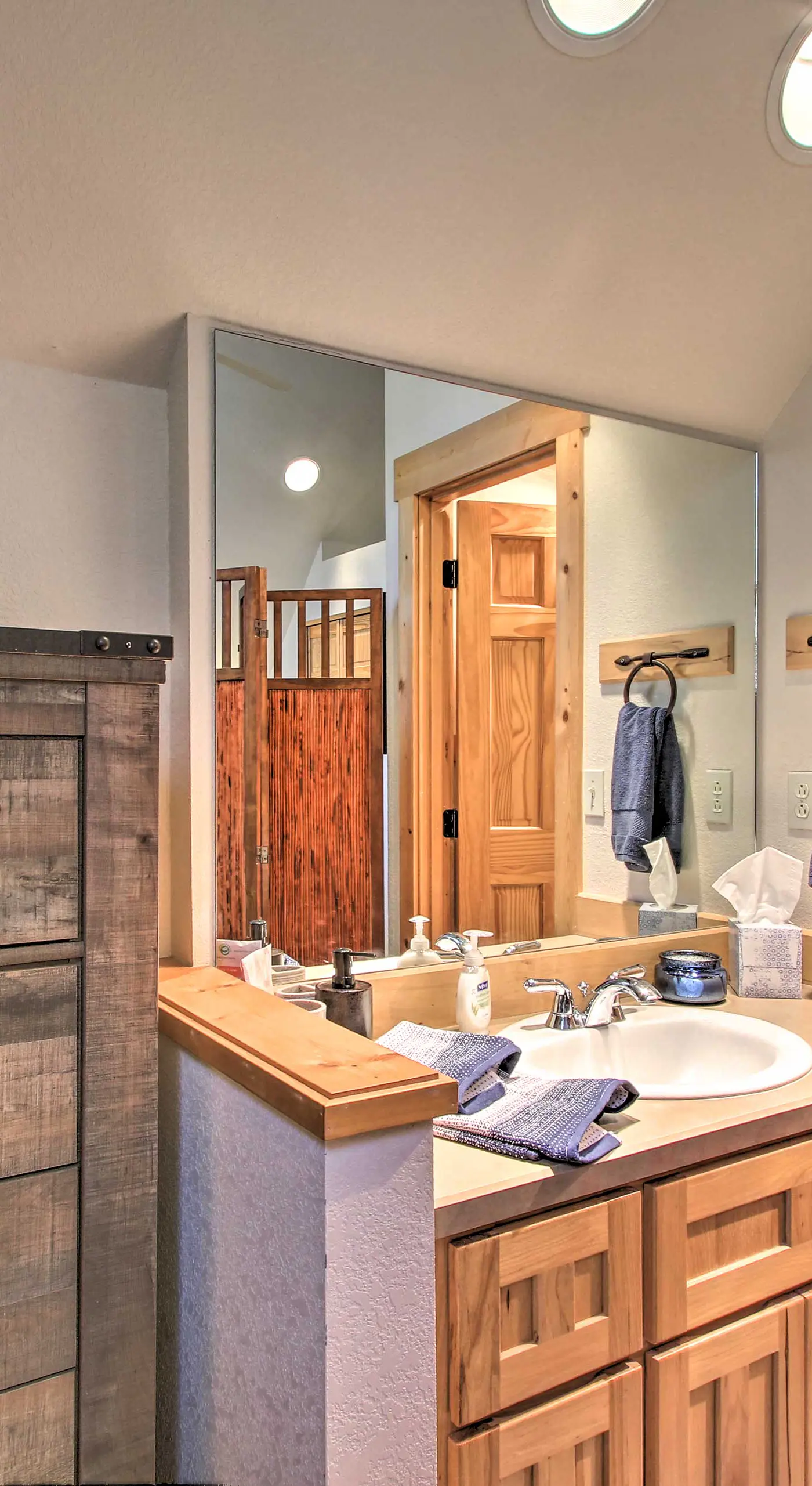 Klamath Falls Cabin Retreat w/ Deck & Grill!