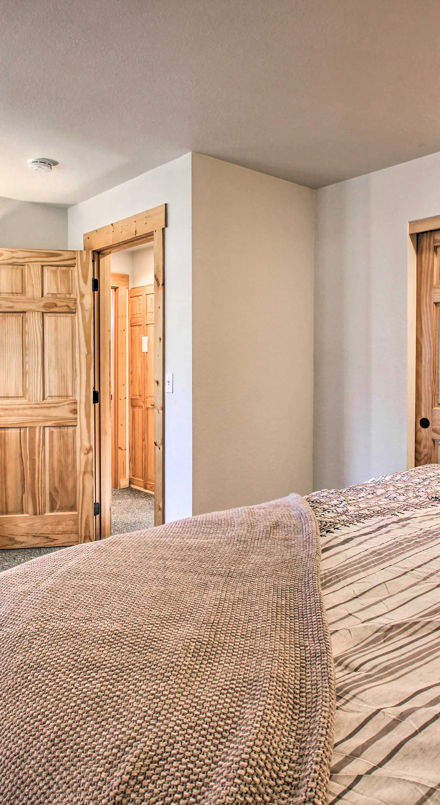 Klamath Falls Cabin Retreat w/ Deck & Grill!