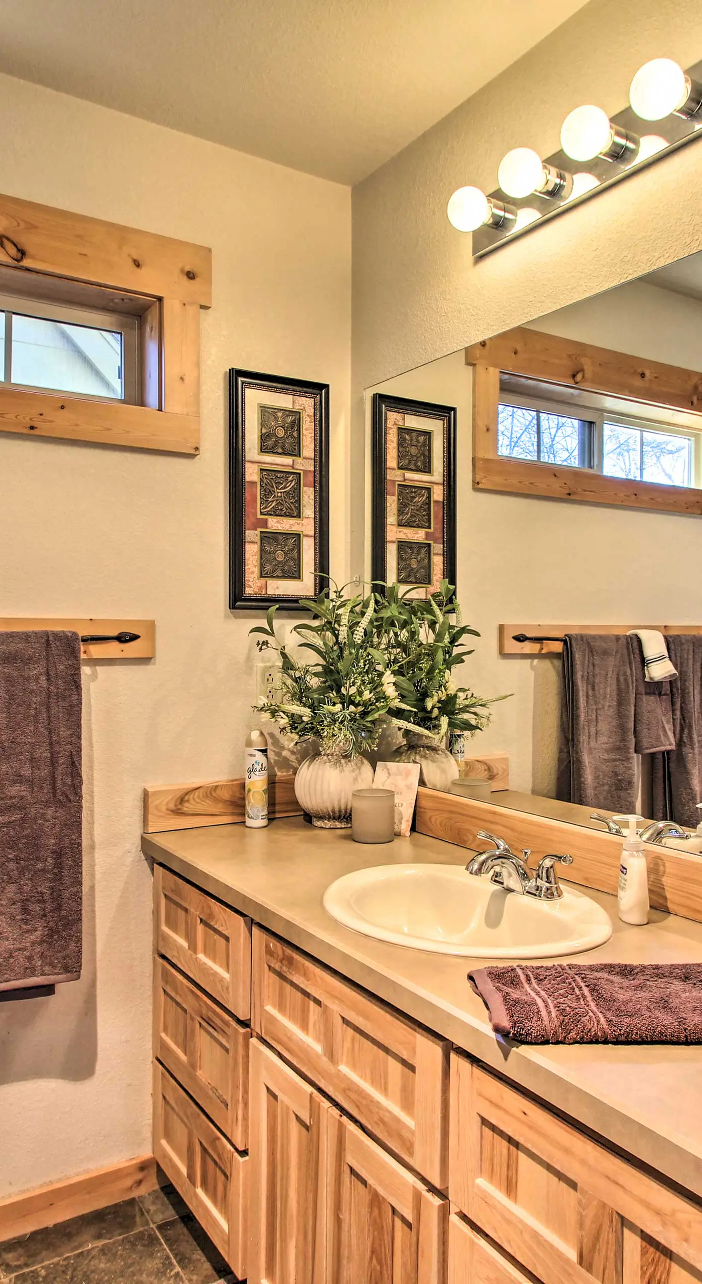 Klamath Falls Cabin Retreat w/ Deck & Grill!