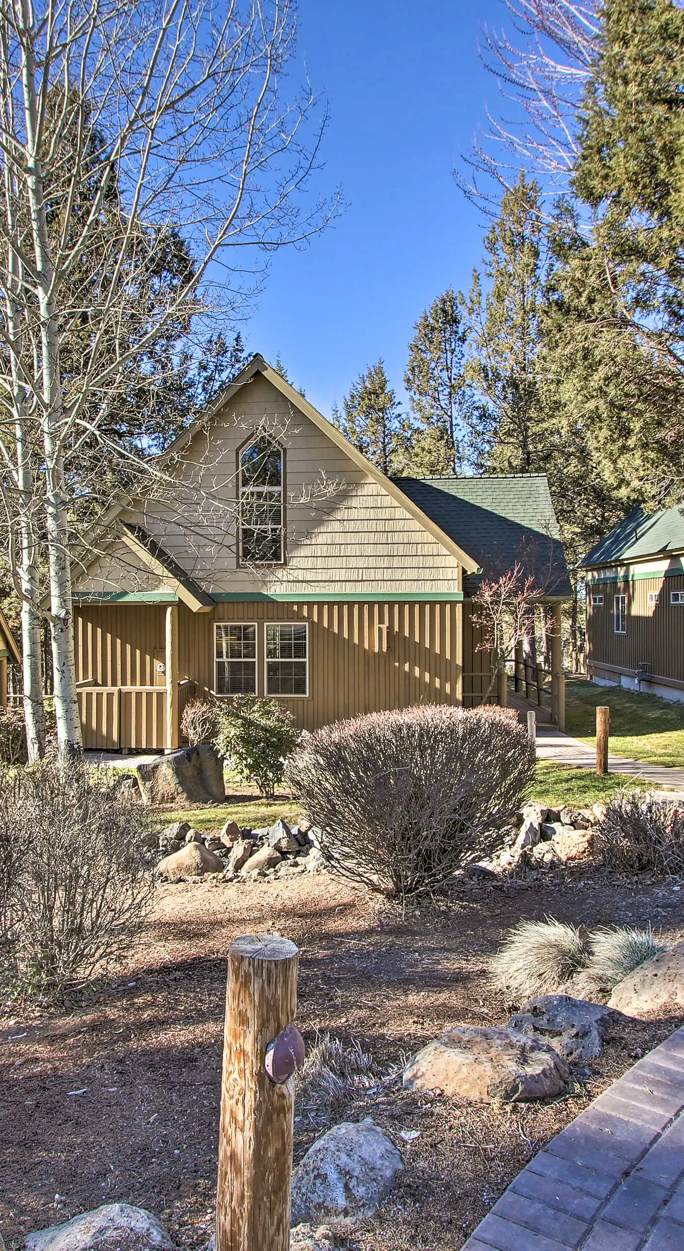 Klamath Falls Cabin Retreat w/ Deck & Grill!