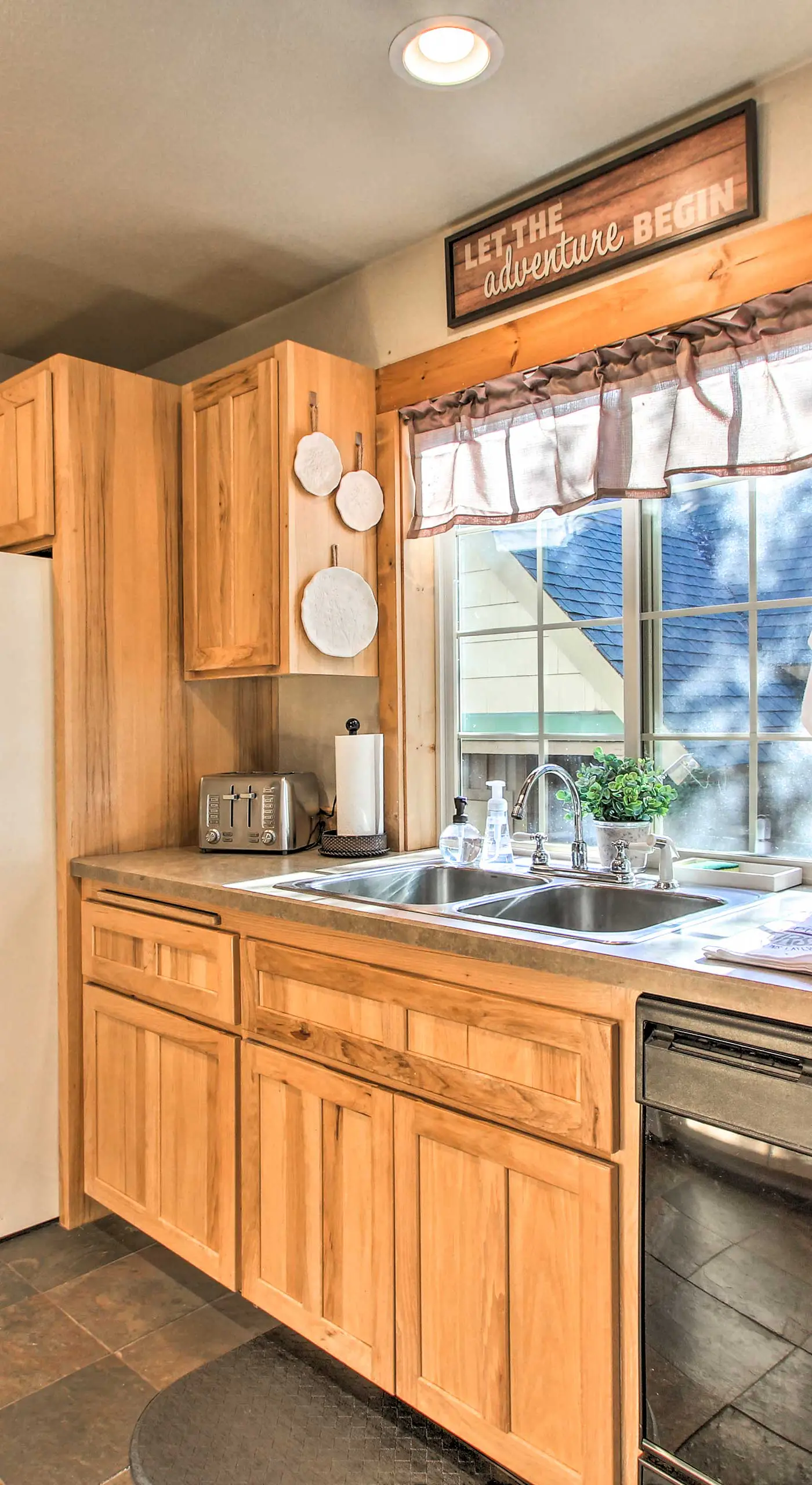 Klamath Falls Cabin Retreat w/ Deck & Grill!