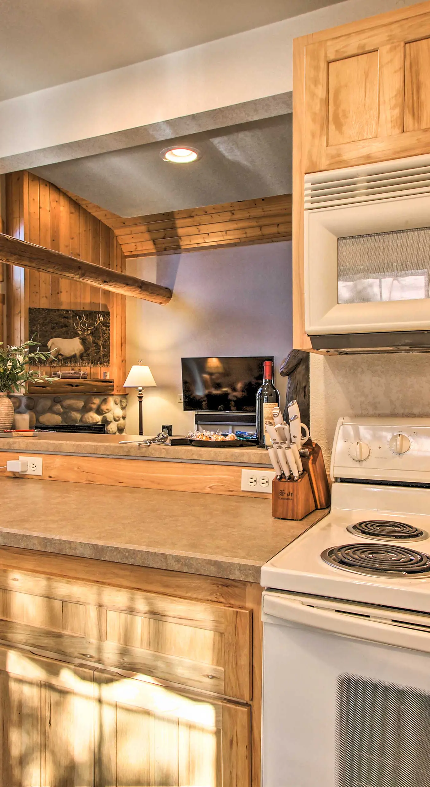 Klamath Falls Cabin Retreat w/ Deck & Grill!
