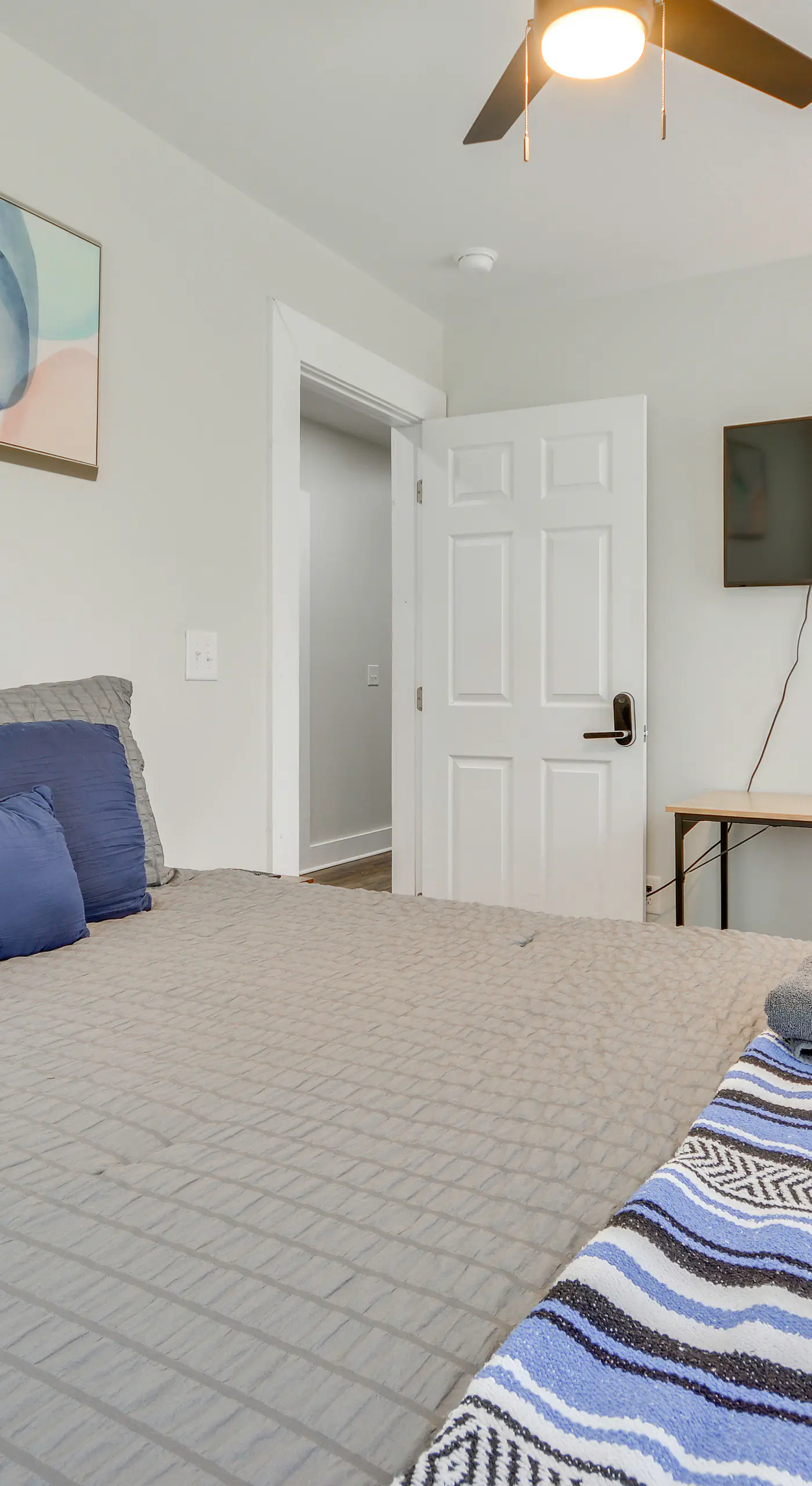 Great for Groups! Greensboro Getaway, 1 Mi to Dtwn