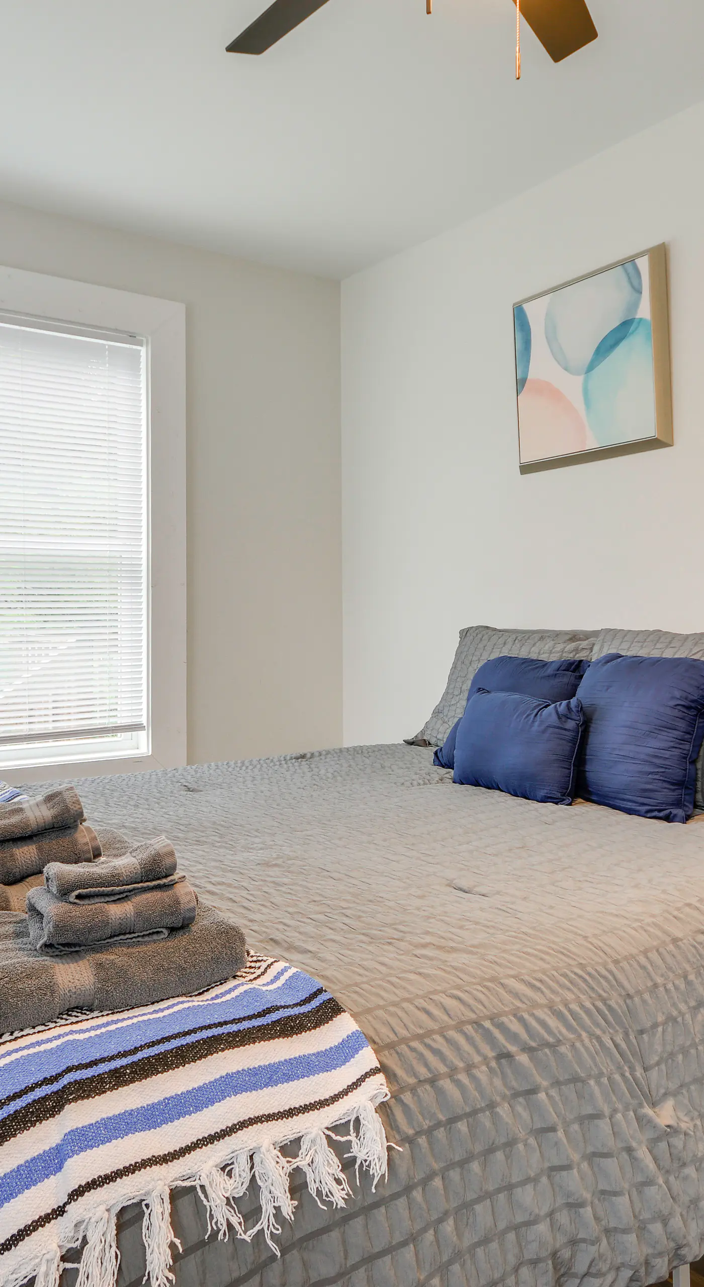 Great for Groups! Greensboro Getaway, 1 Mi to Dtwn