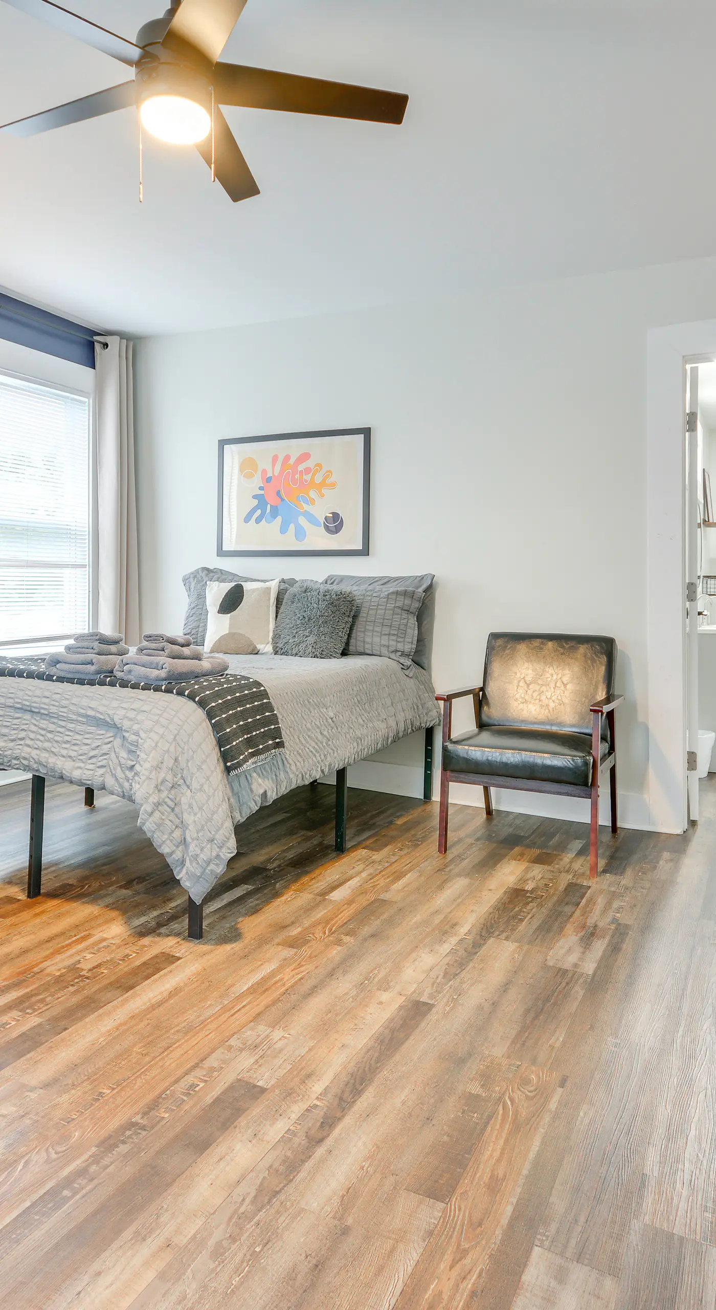 Great for Groups! Greensboro Getaway, 1 Mi to Dtwn
