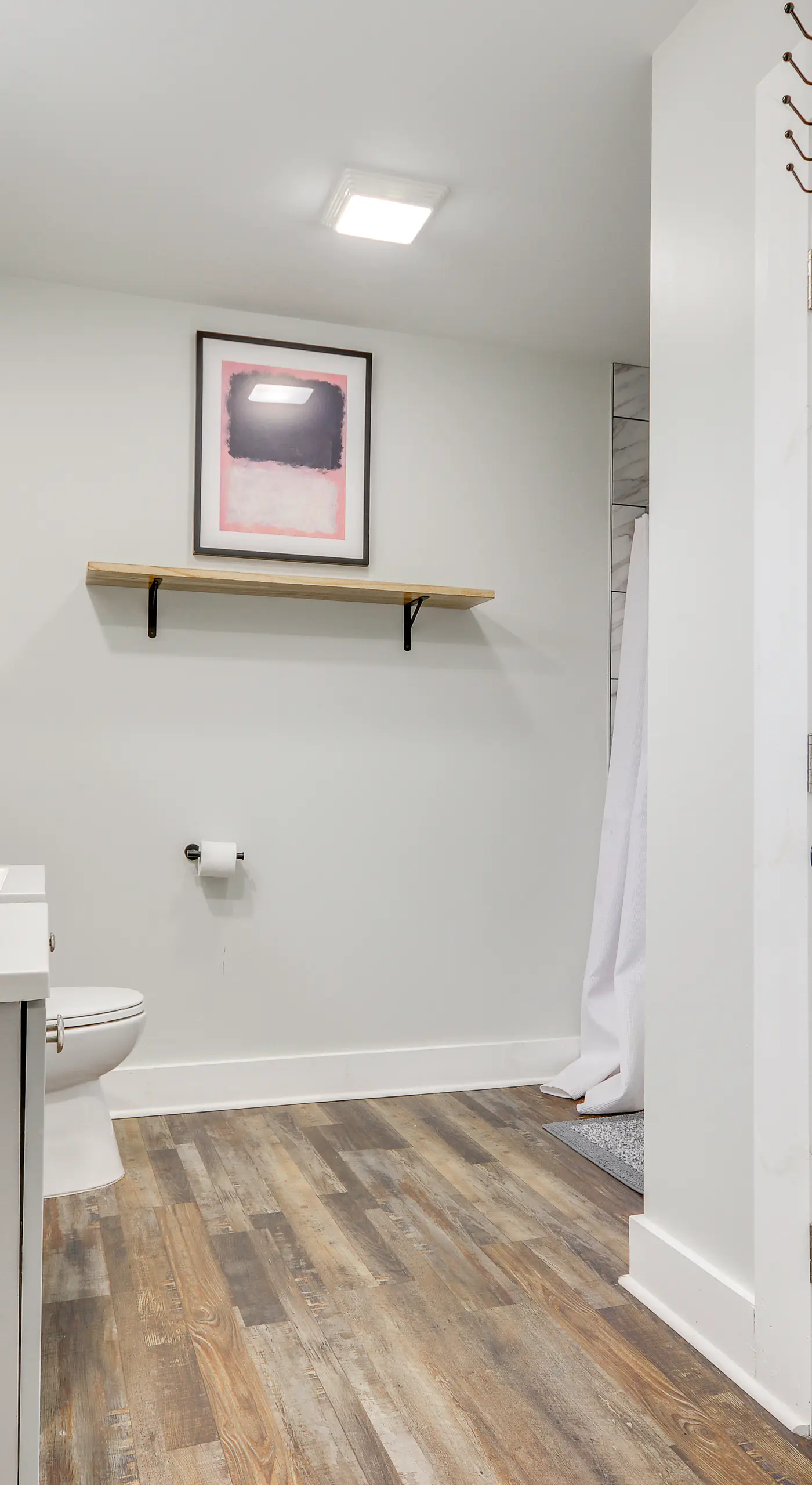 Great for Groups! Greensboro Getaway, 1 Mi to Dtwn