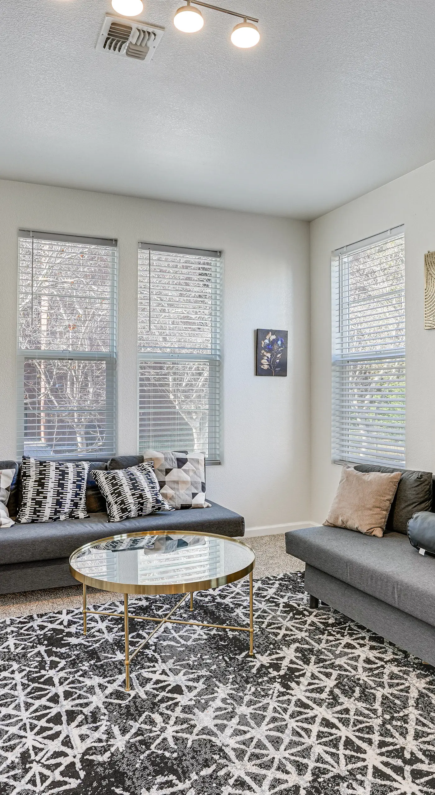 Walk to BART Station: Richmond Townhome w/ Balcony